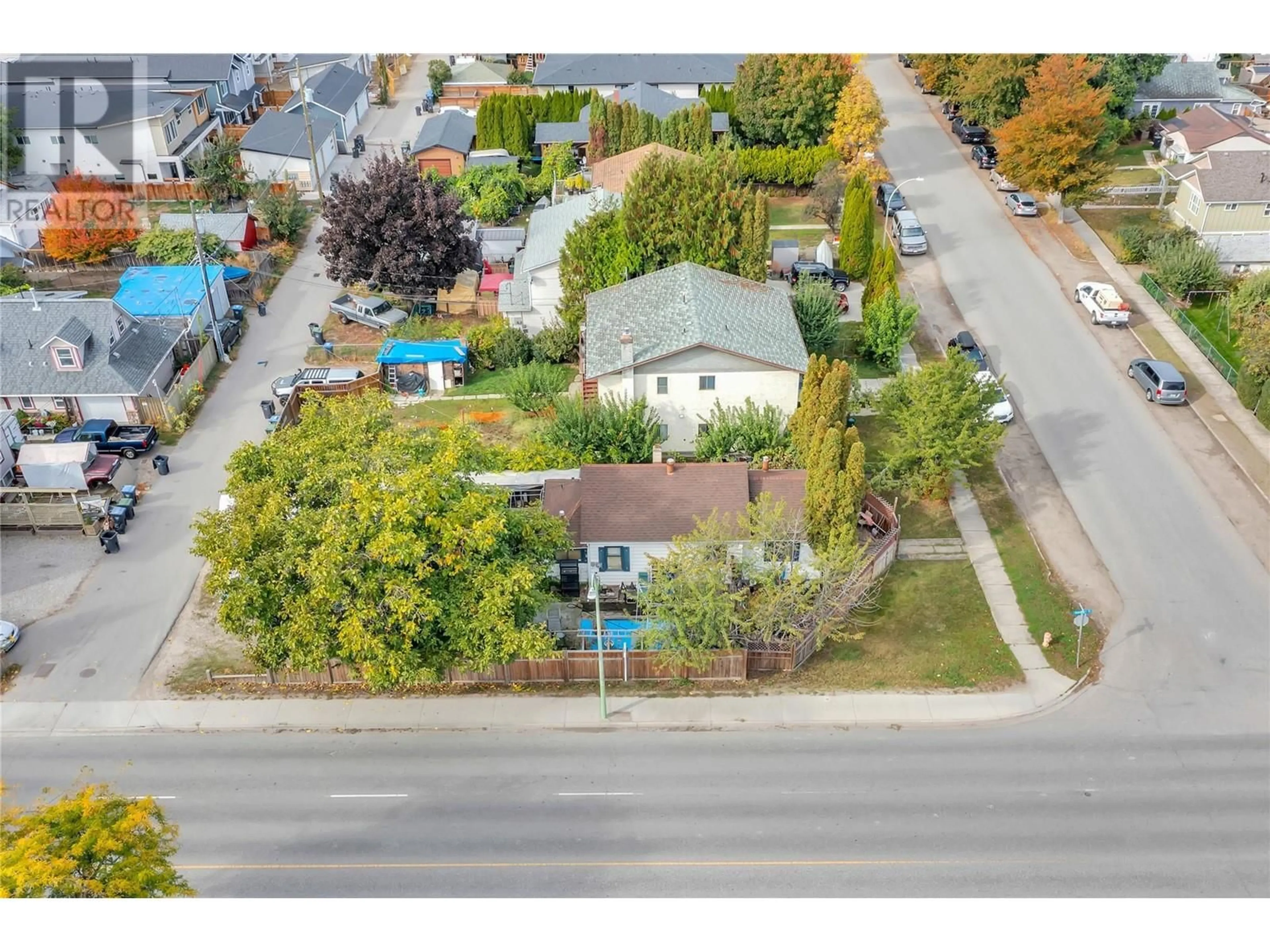 A pic from outside/outdoor area/front of a property/back of a property/a pic from drone, street for 1099 STOCKWELL AVENUE, Kelowna British Columbia V1Y6W4