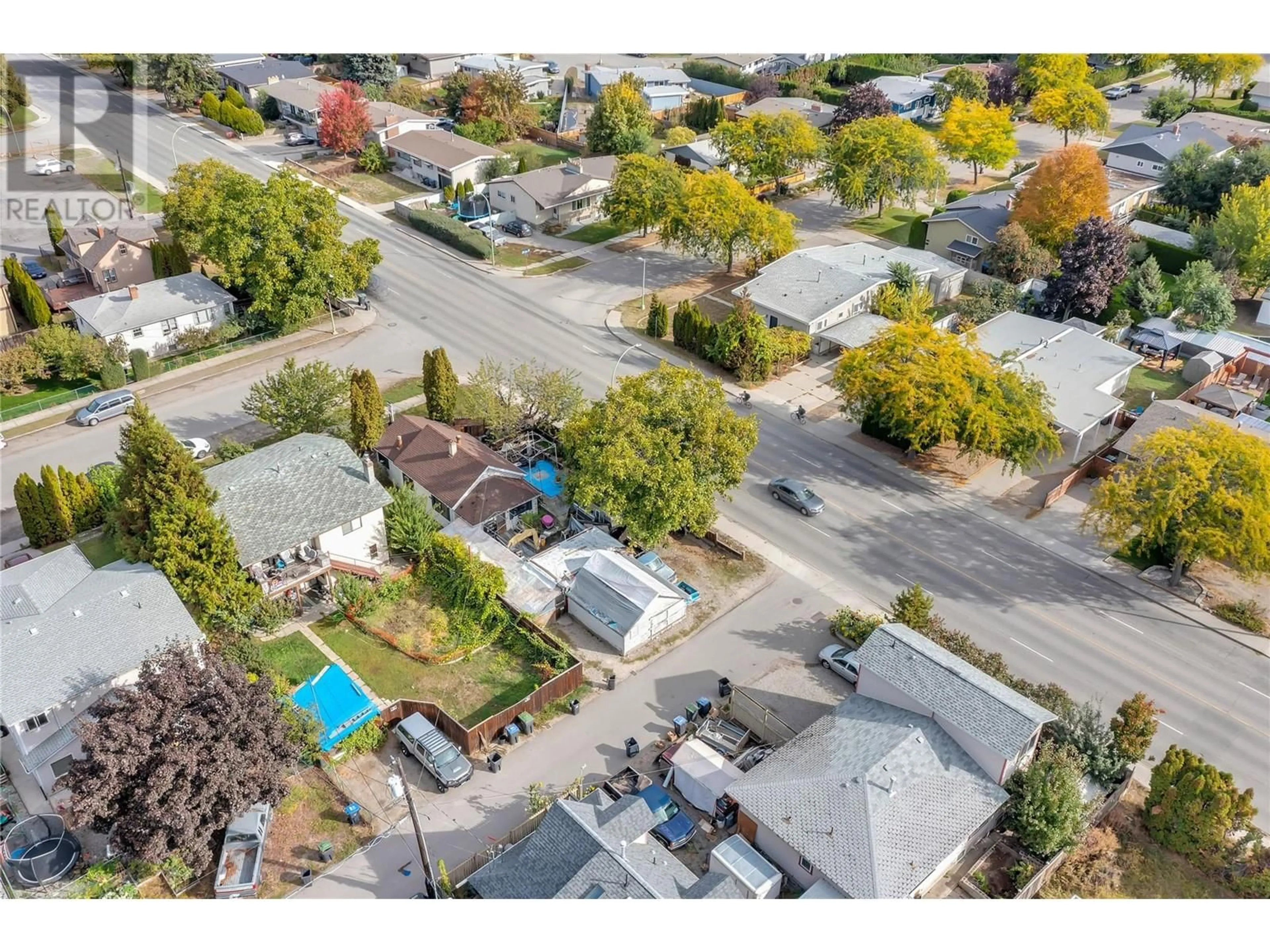 A pic from outside/outdoor area/front of a property/back of a property/a pic from drone, street for 1099 STOCKWELL AVENUE, Kelowna British Columbia V1Y6W4
