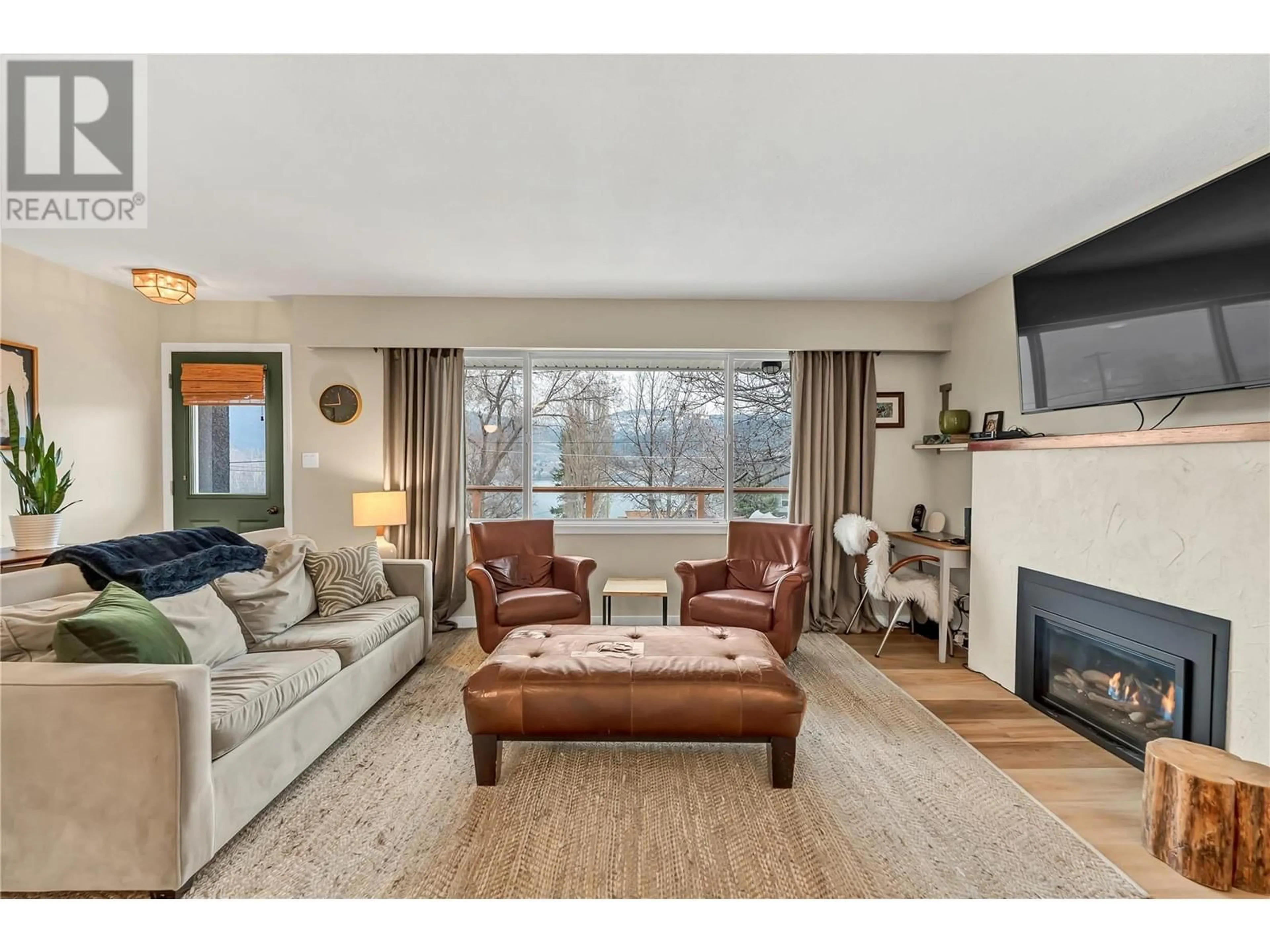 Living room with furniture, unknown for 4444 SAGE MESA DRIVE, Penticton British Columbia V2A9A3