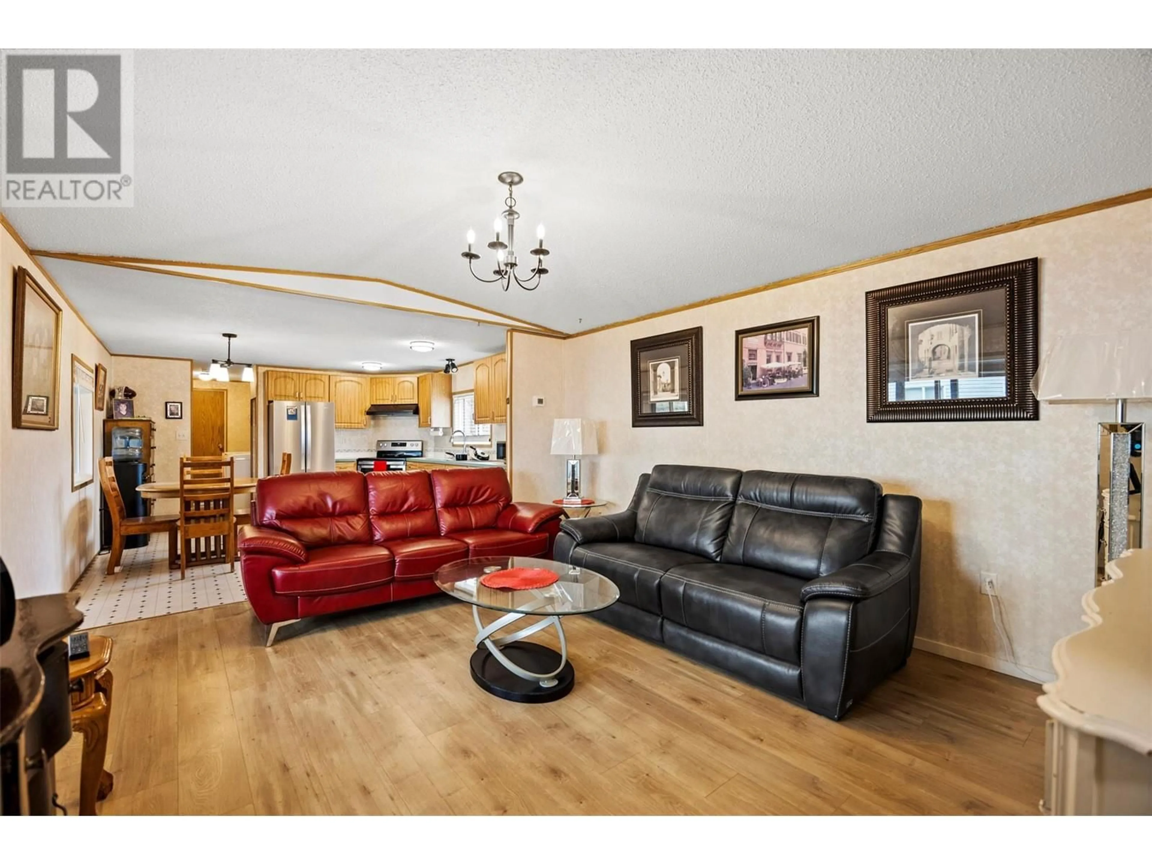Living room with furniture, wood/laminate floor for 26 - 240 G & M ROAD, Kamloops British Columbia V2H1P8