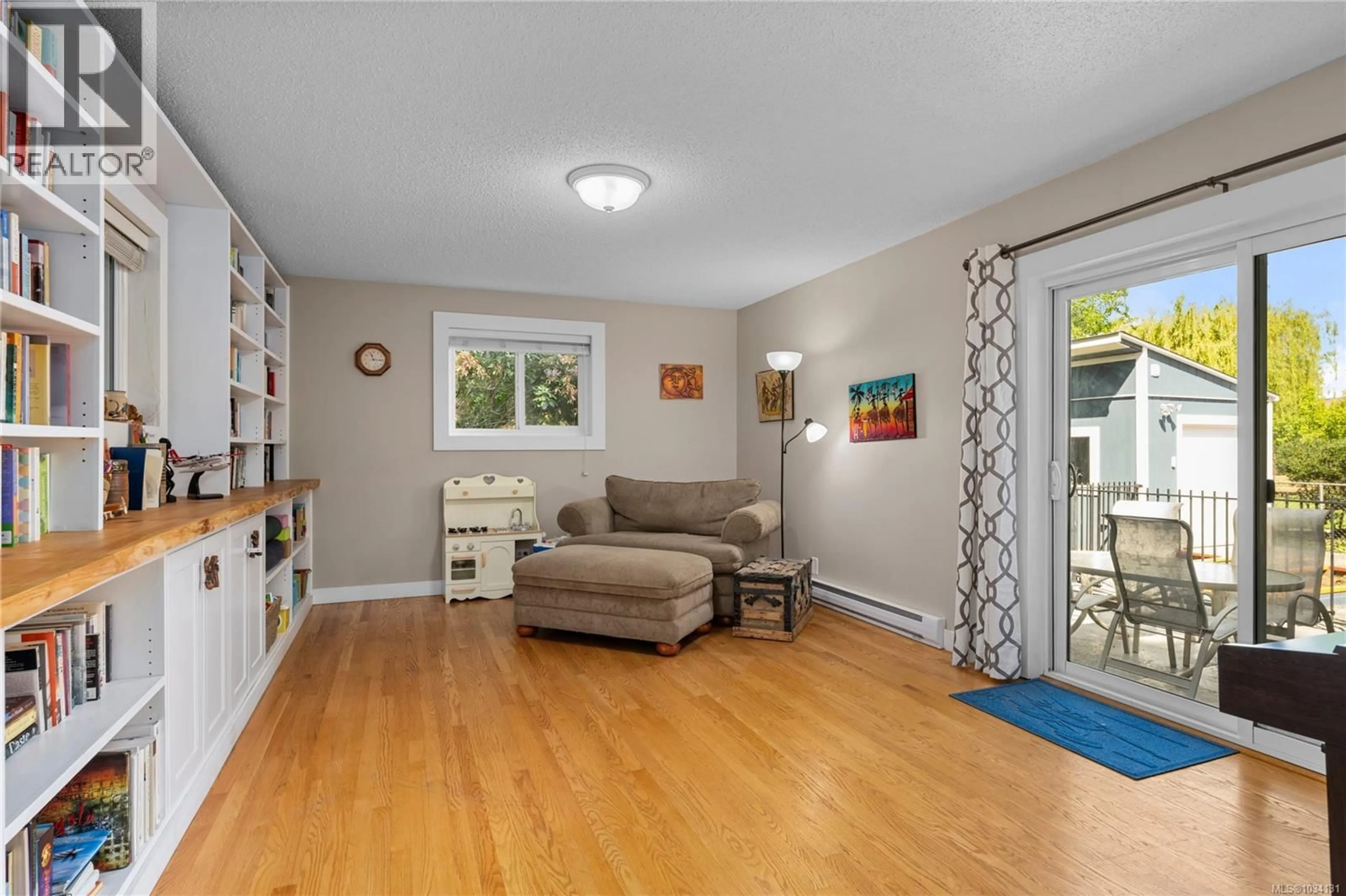 Living room with furniture, unknown for 2173 DUGGAN ROAD, Nanaimo British Columbia V9S5N9