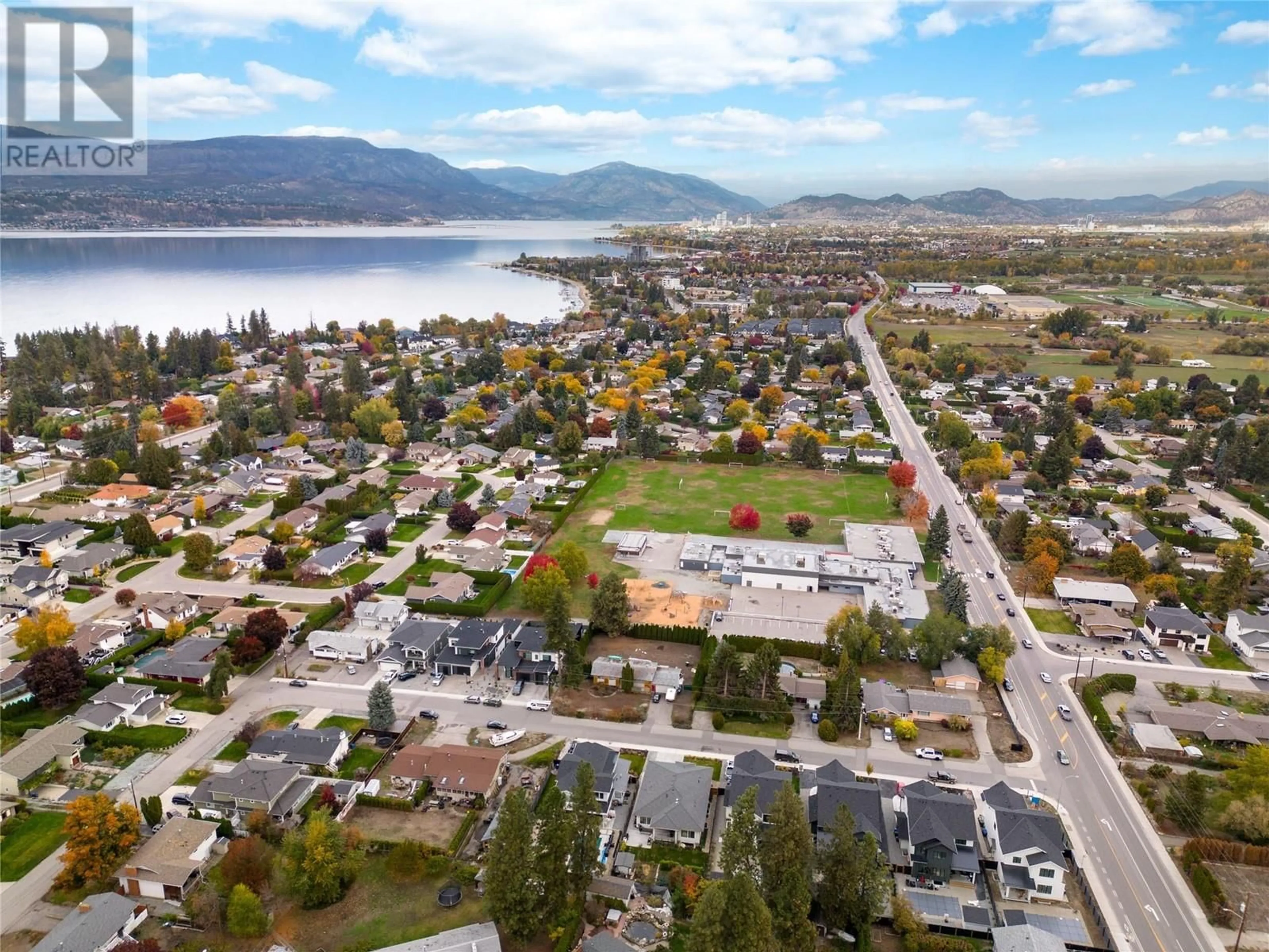 Home with vinyl exterior material, street for 685 BALSAM ROAD, Kelowna British Columbia V1W1C1