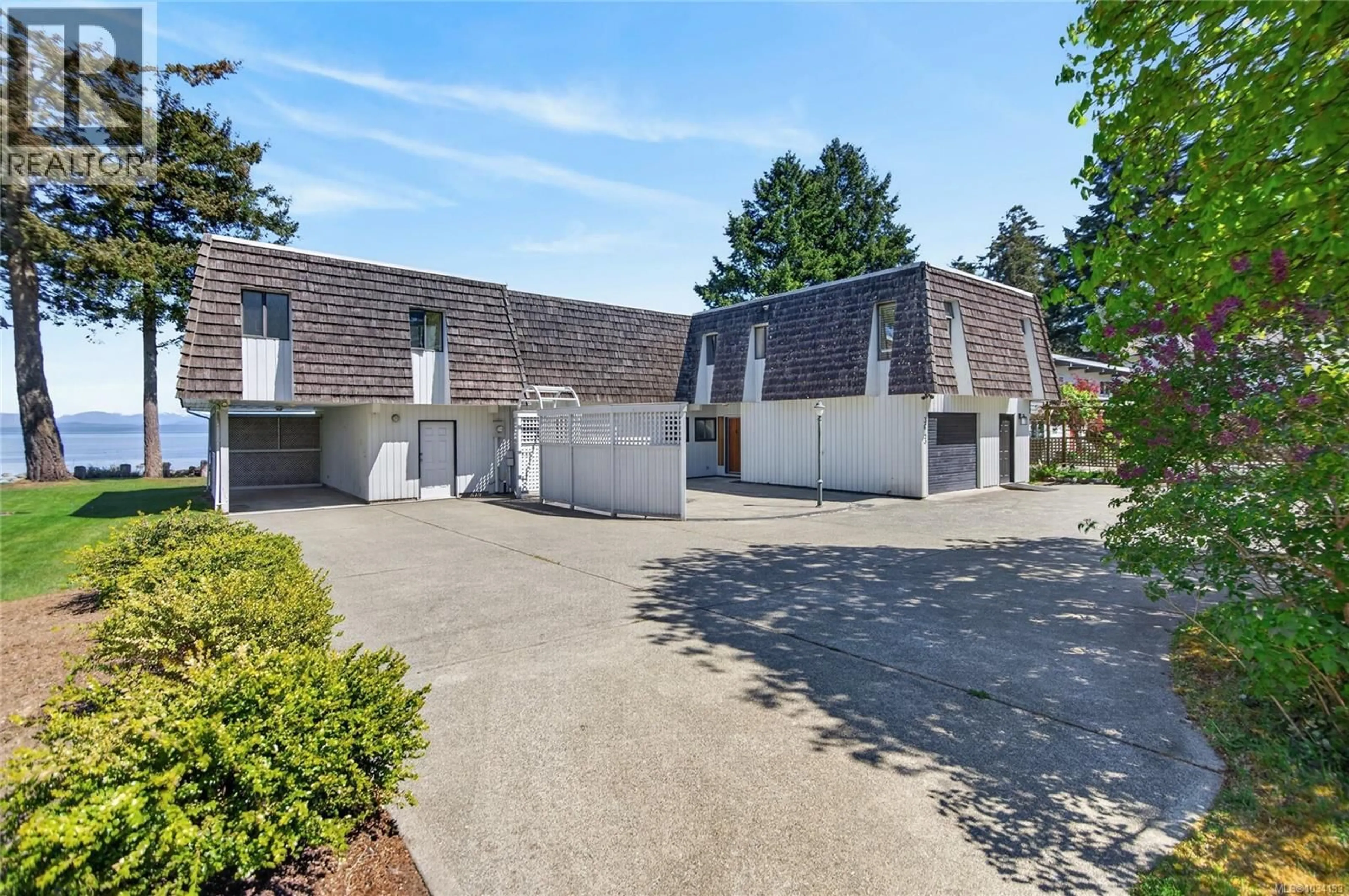 A pic from outside/outdoor area/front of a property/back of a property/a pic from drone, street for 3643 ISLAND HIGHWAY SOUTH, Campbell River British Columbia V9W1E5