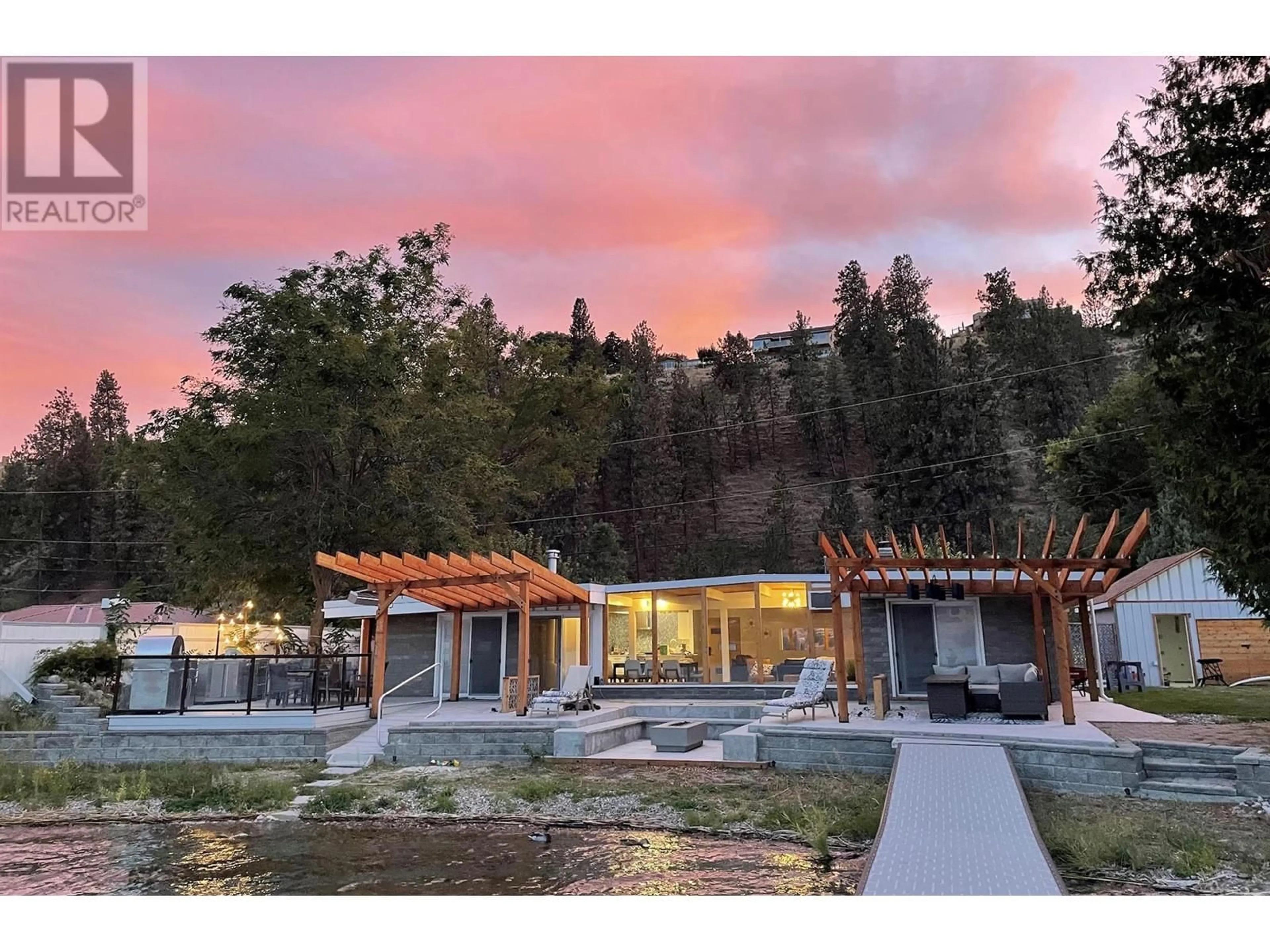 Patio, mountain view for 266 ALDER AVENUE, Kaleden British Columbia V0H1K0