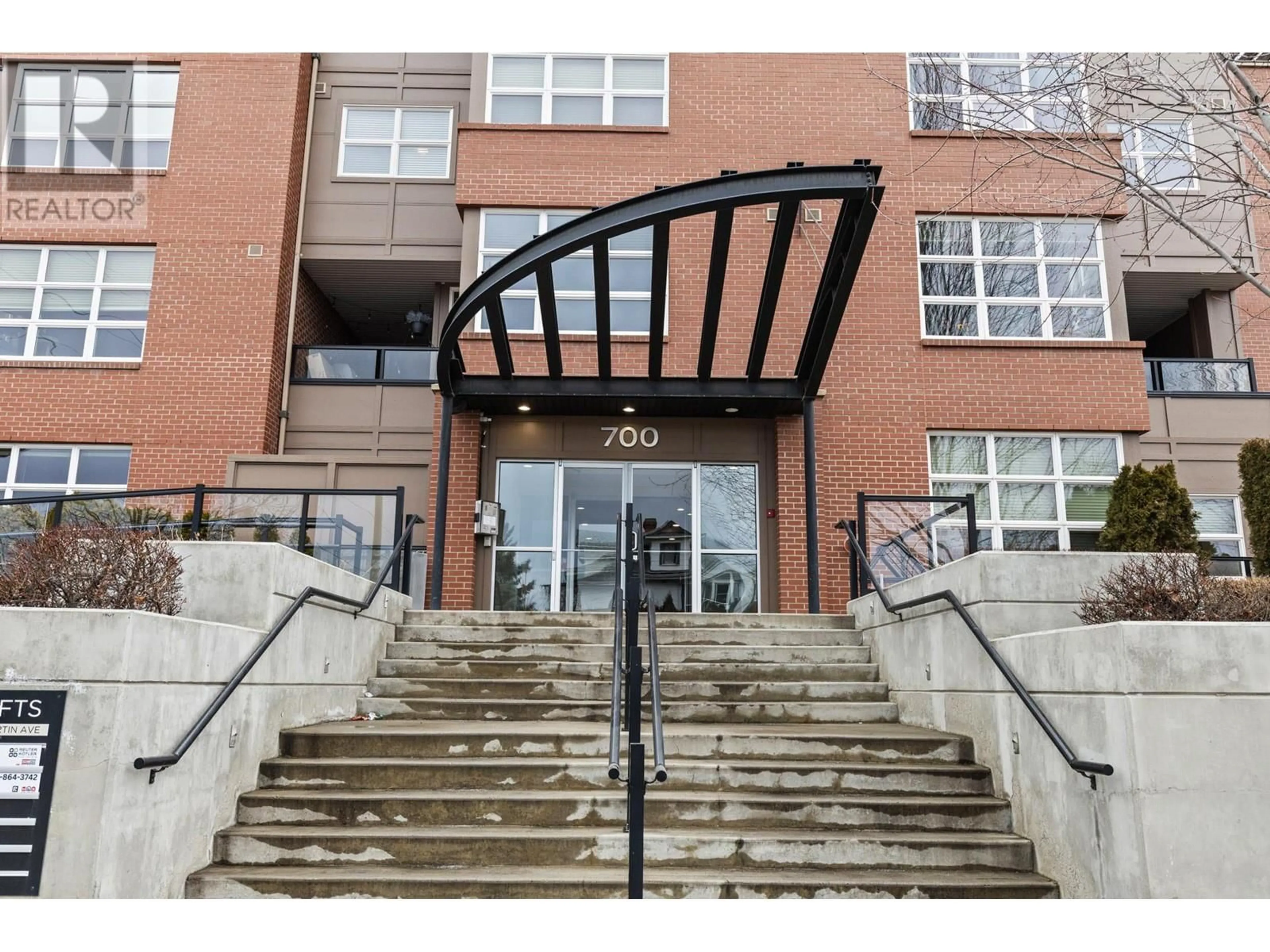 Indoor foyer for 214 - 700 MARTIN AVENUE, Kelowna British Columbia V1Y6V4
