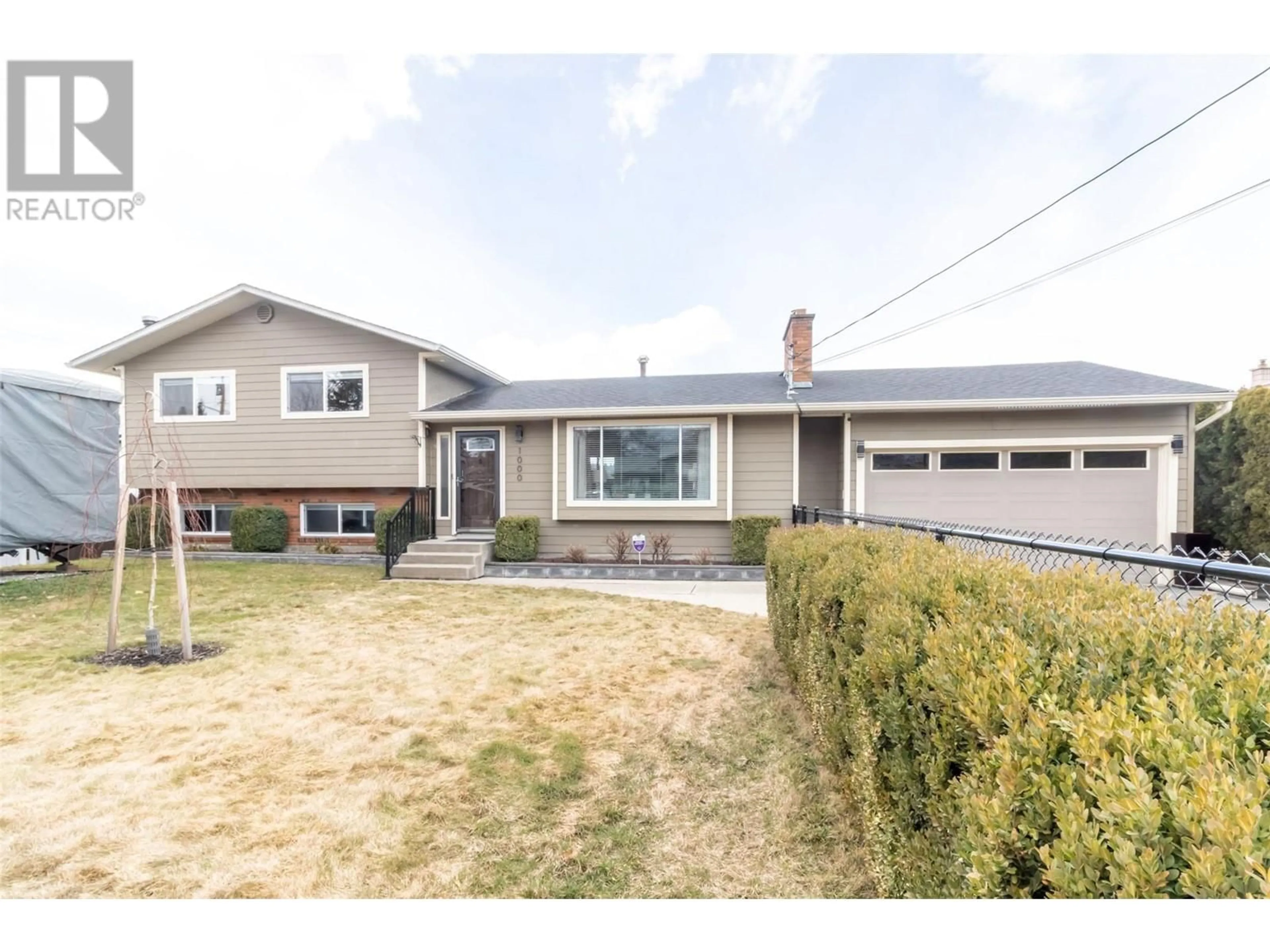 Home with vinyl exterior material, street for 1000 EUCLID ROAD, Kelowna British Columbia V1X3K9