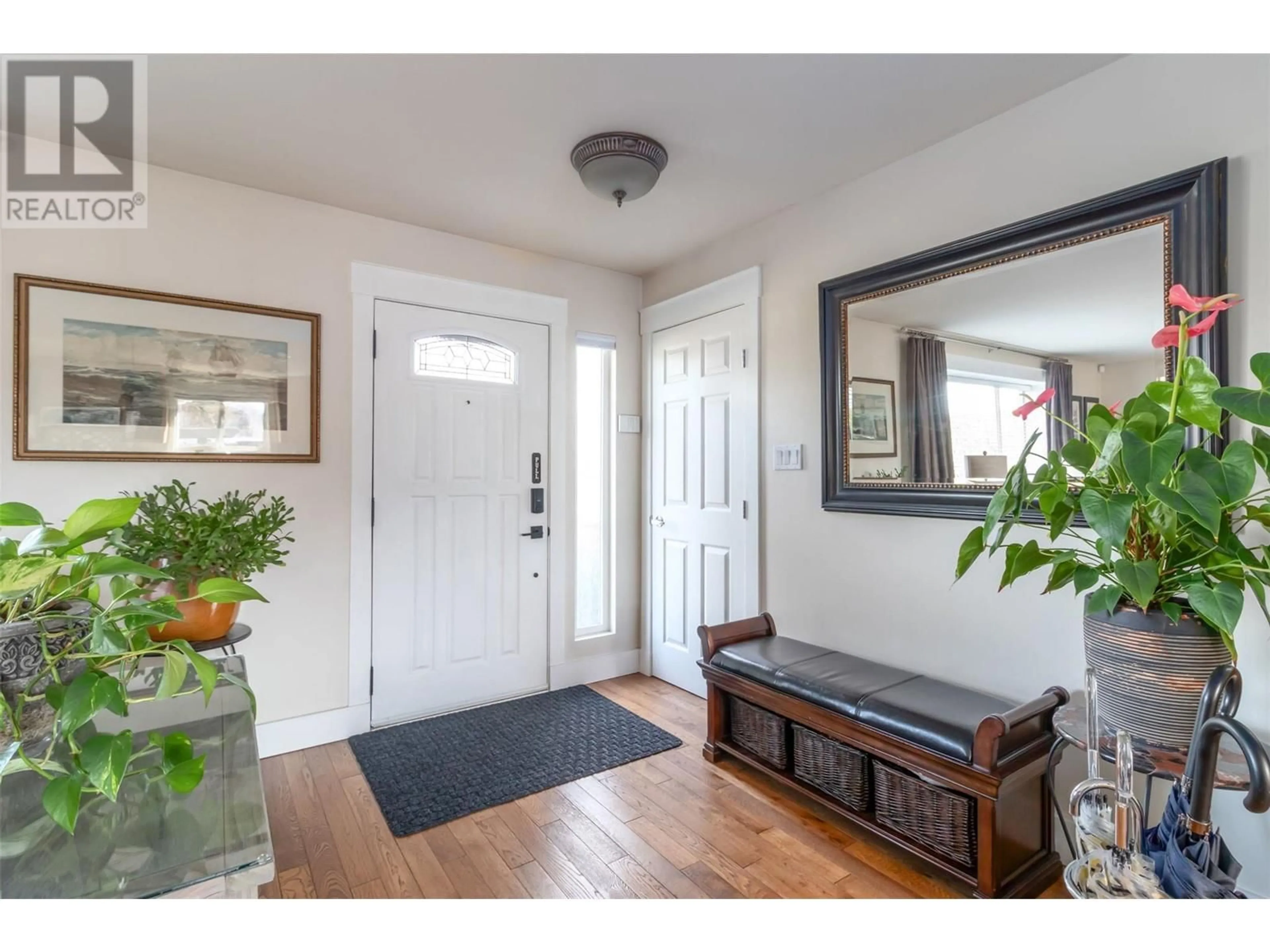 Indoor entryway for 1000 EUCLID ROAD, Kelowna British Columbia V1X3K9