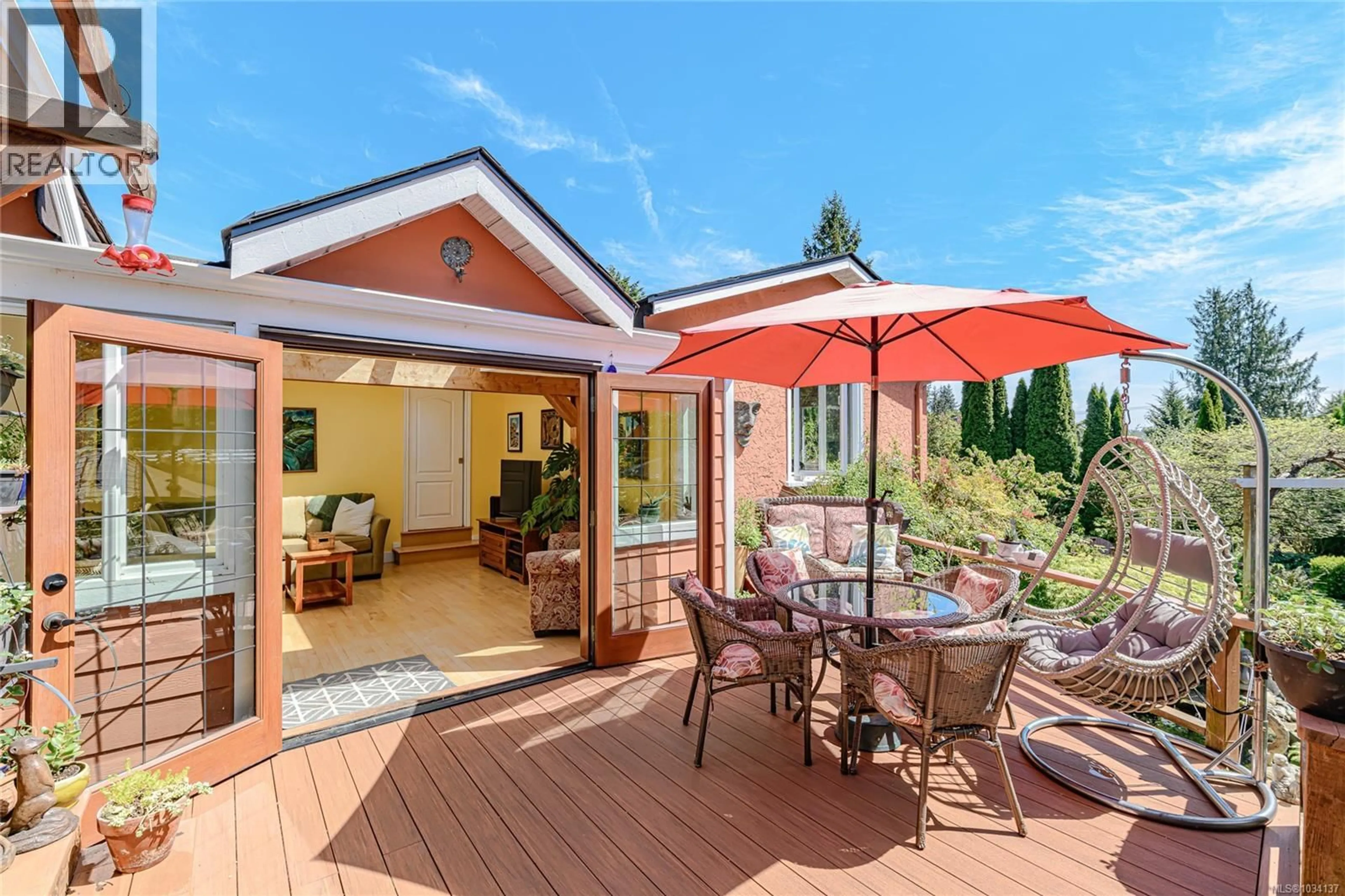 Patio, unknown for 987 MCBRIAR AVENUE, Saanich British Columbia V8X3M3