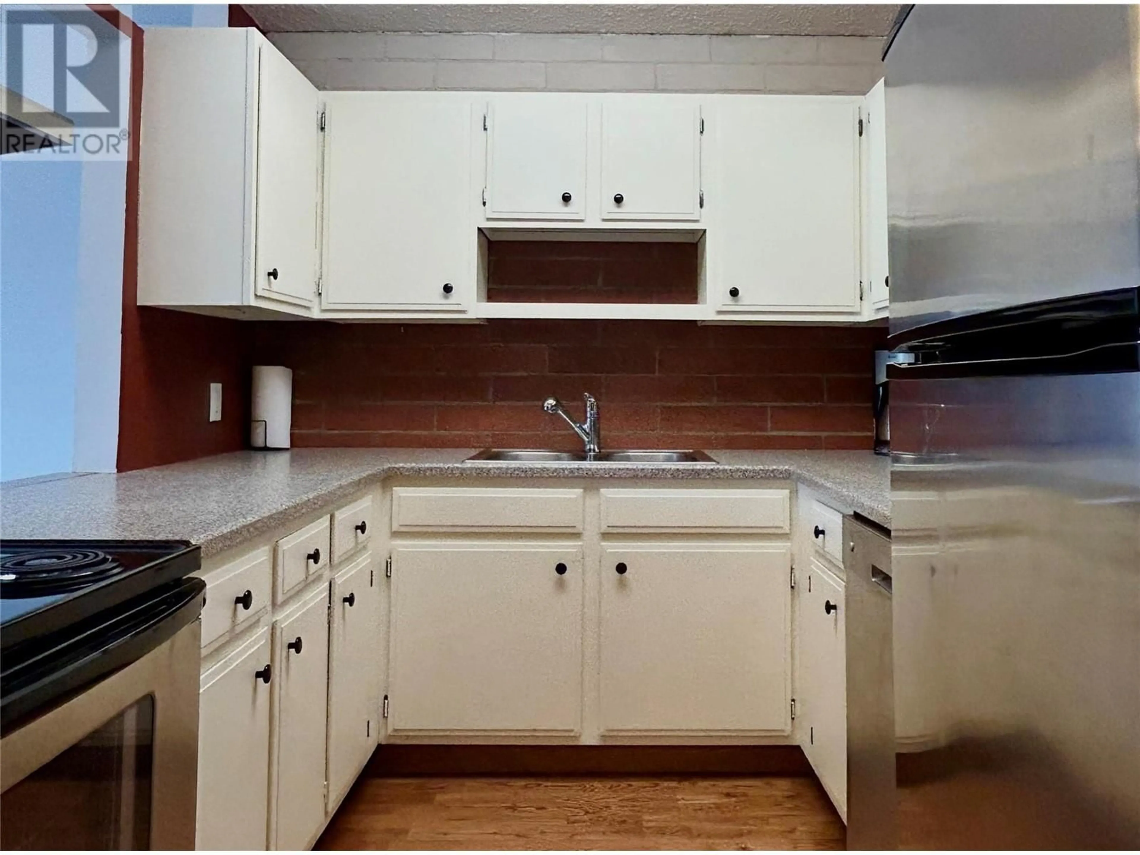 Standard kitchen, unknown for 335 - 1665 UFTON COURT, Kelowna British Columbia V1Y8G7