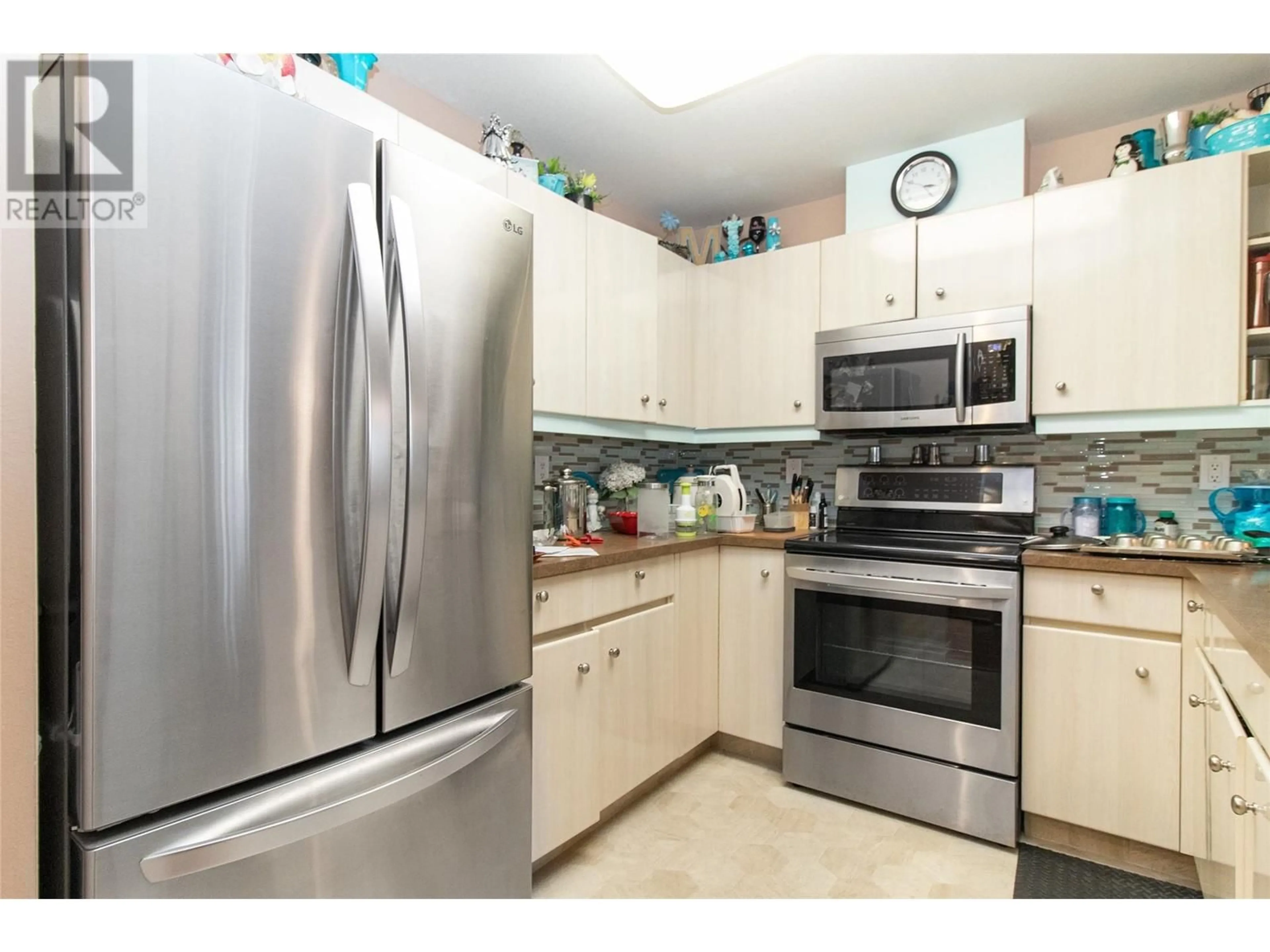 Standard kitchen, unknown for 319 - 3157 CASORSO ROAD, Kelowna British Columbia V1W3J4