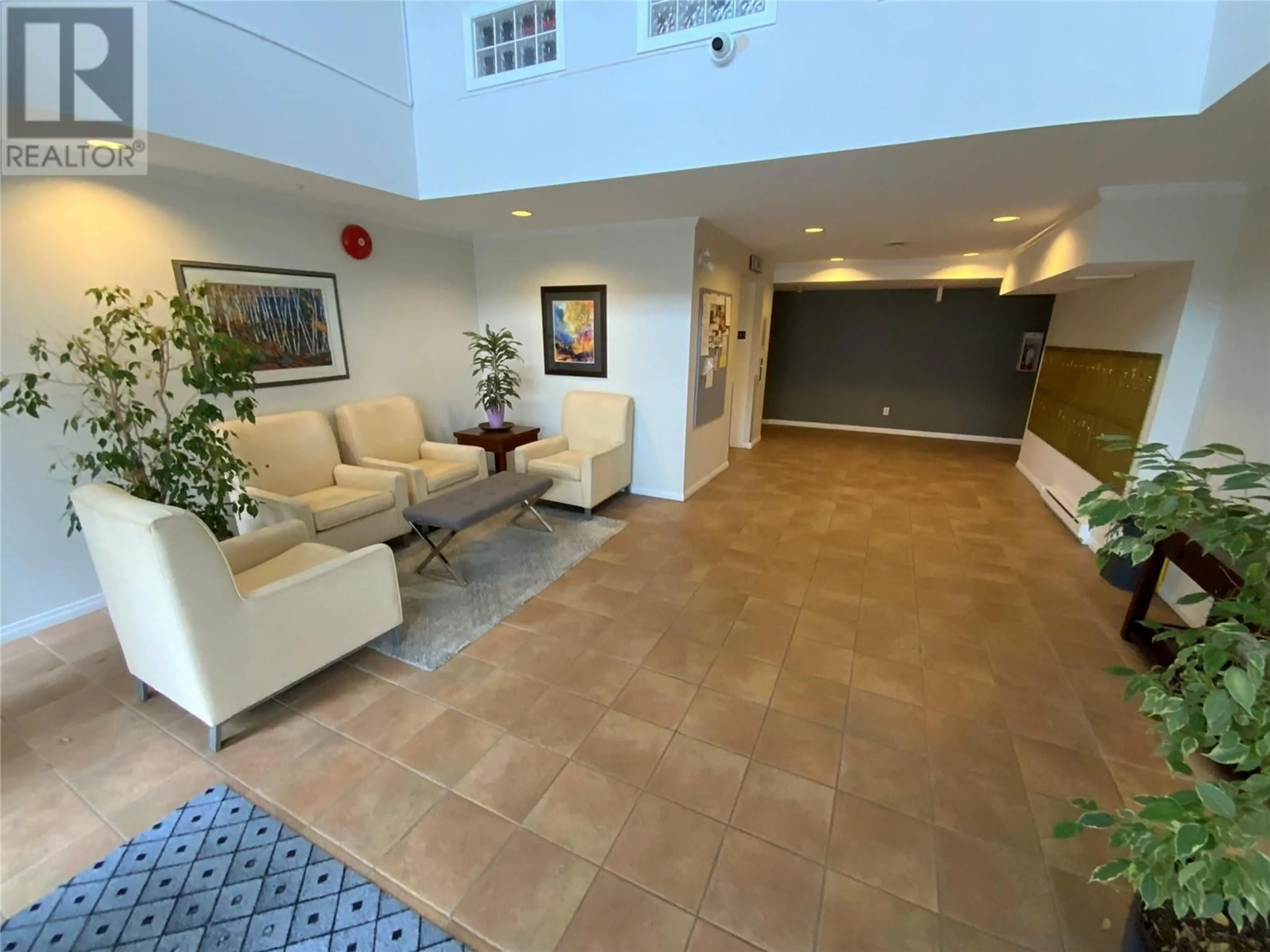 Indoor foyer for 102 - 329 RIGSBY STREET, Penticton British Columbia V2A1V6