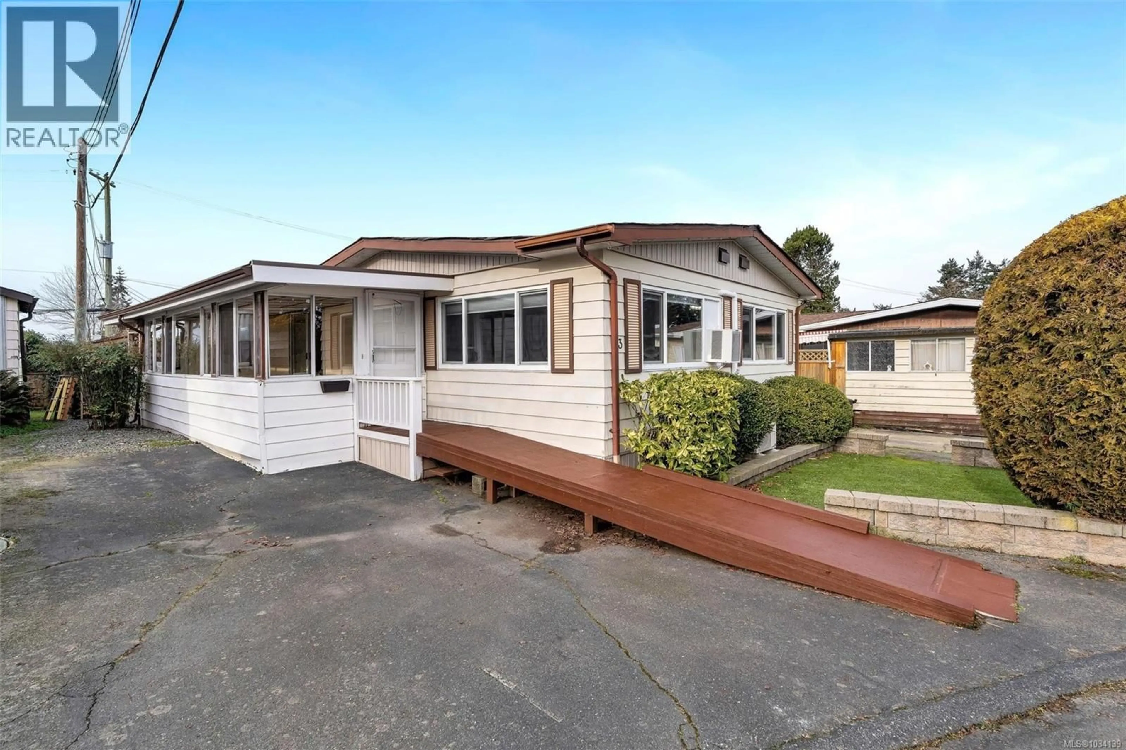 Home with vinyl exterior material, street for 3 - 158 COOPER ROAD, View Royal British Columbia V9A7B3