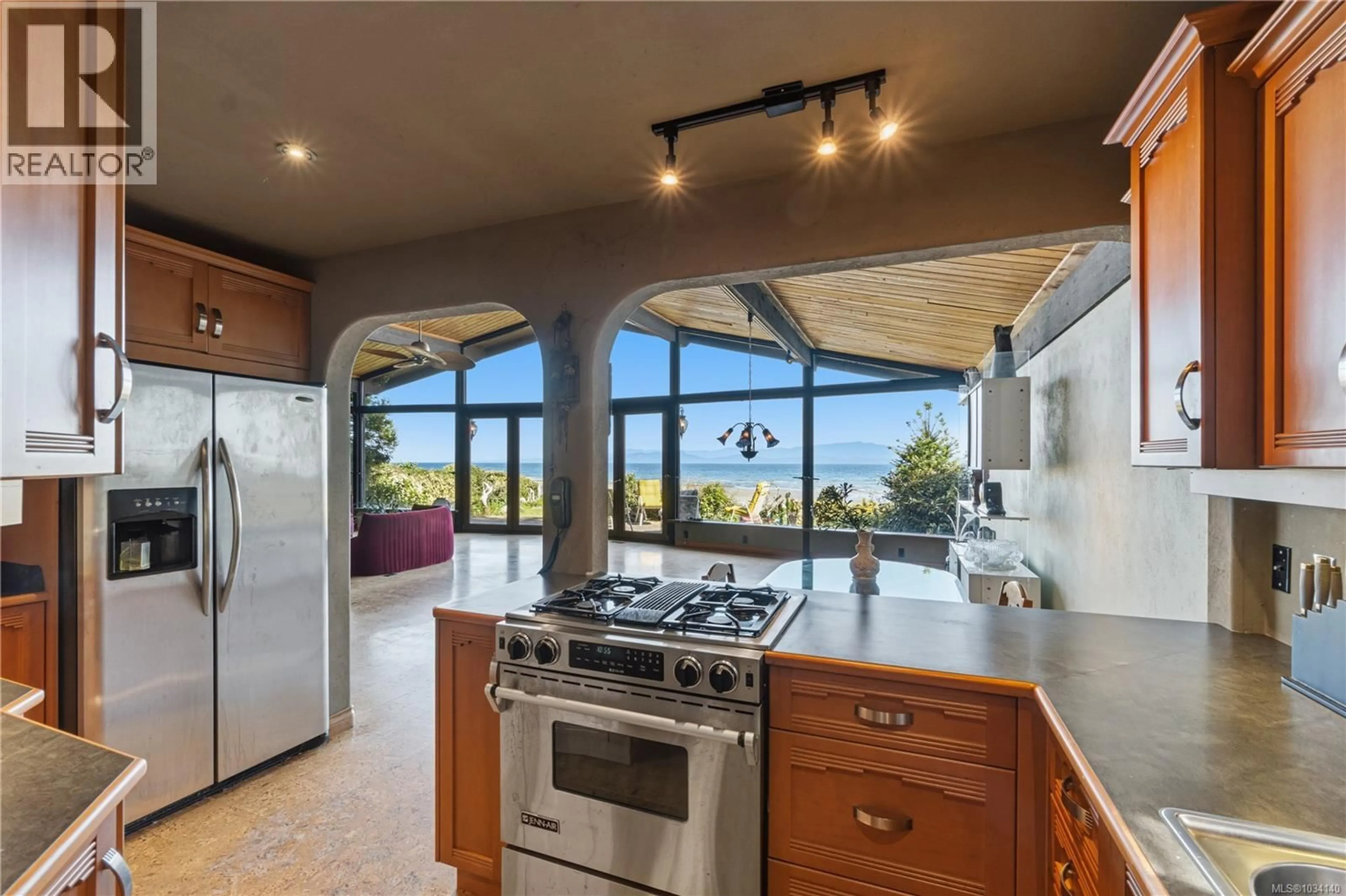 Open concept kitchen, ceramic/tile floor for 893 SHOREWOOD DRIVE, Parksville British Columbia V9P1S6