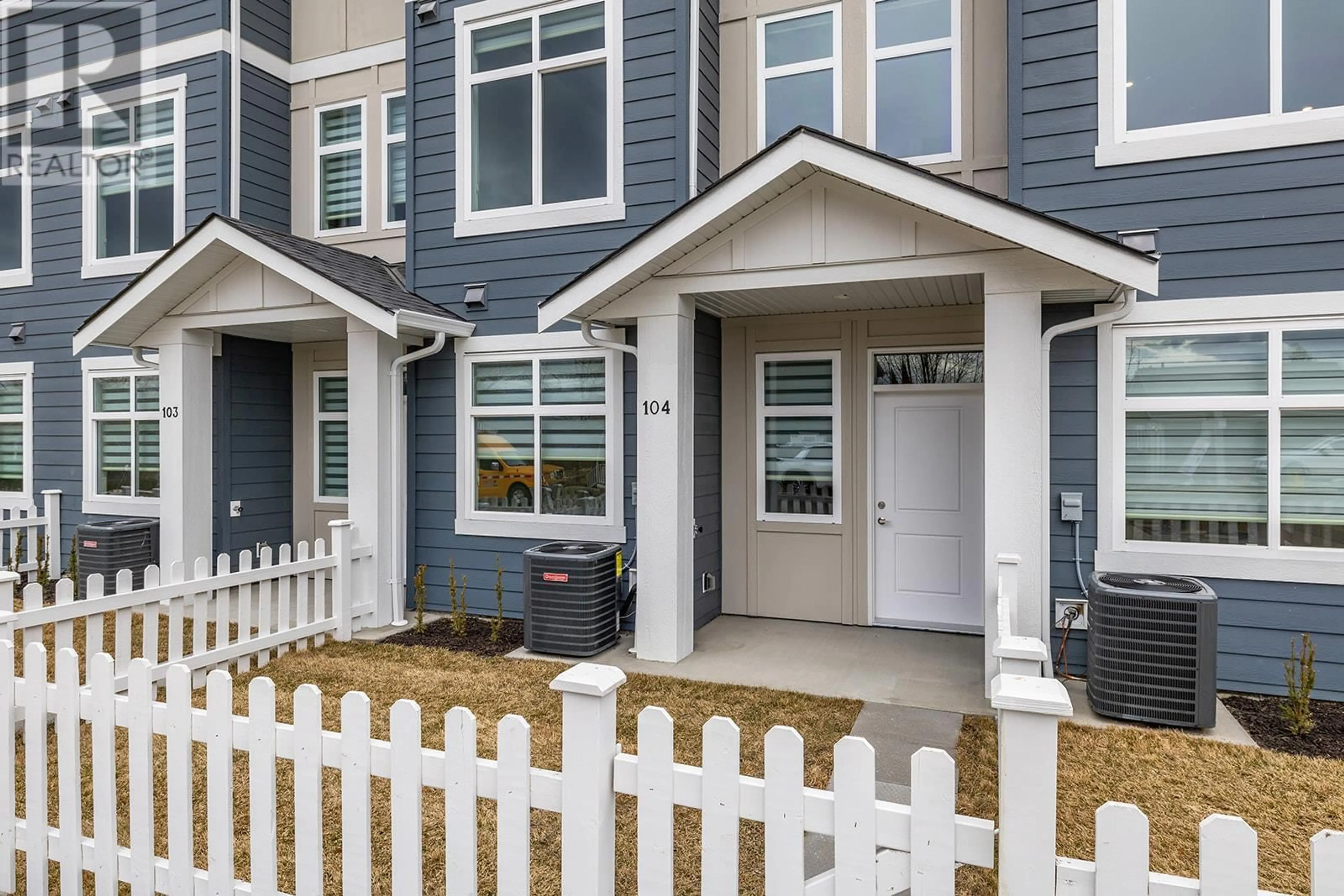 Home with vinyl exterior material, street for 112 - 5300 MAIN STREET, Kelowna British Columbia V1W0C1