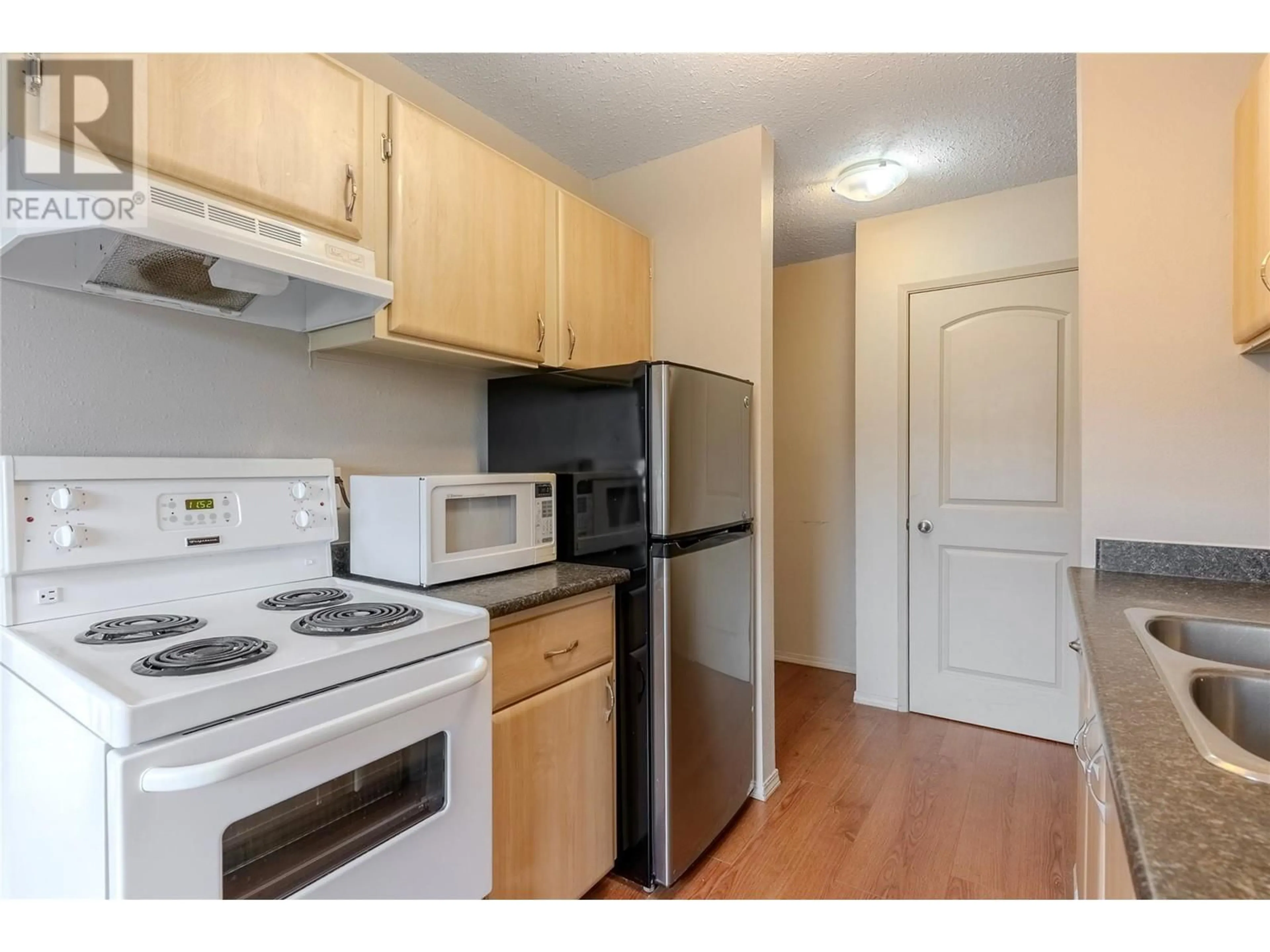 Standard kitchen, wood/laminate floor for 312 - 555 DALGLEISH DRIVE, Kamloops British Columbia V2C6C7