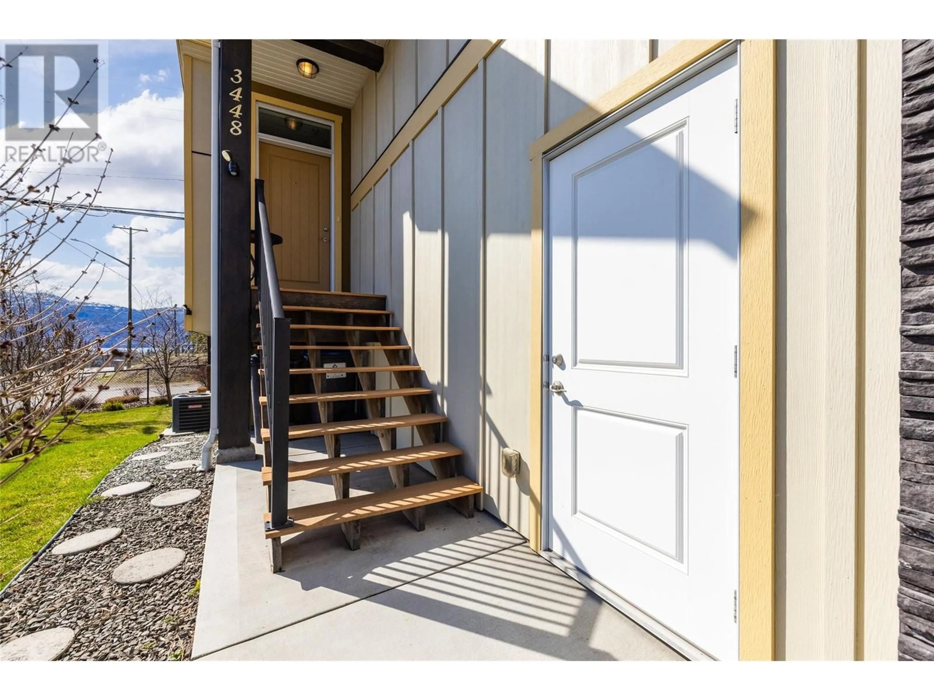 Indoor entryway for 3448 COUGAR ROAD, West Kelowna British Columbia V4T2H1