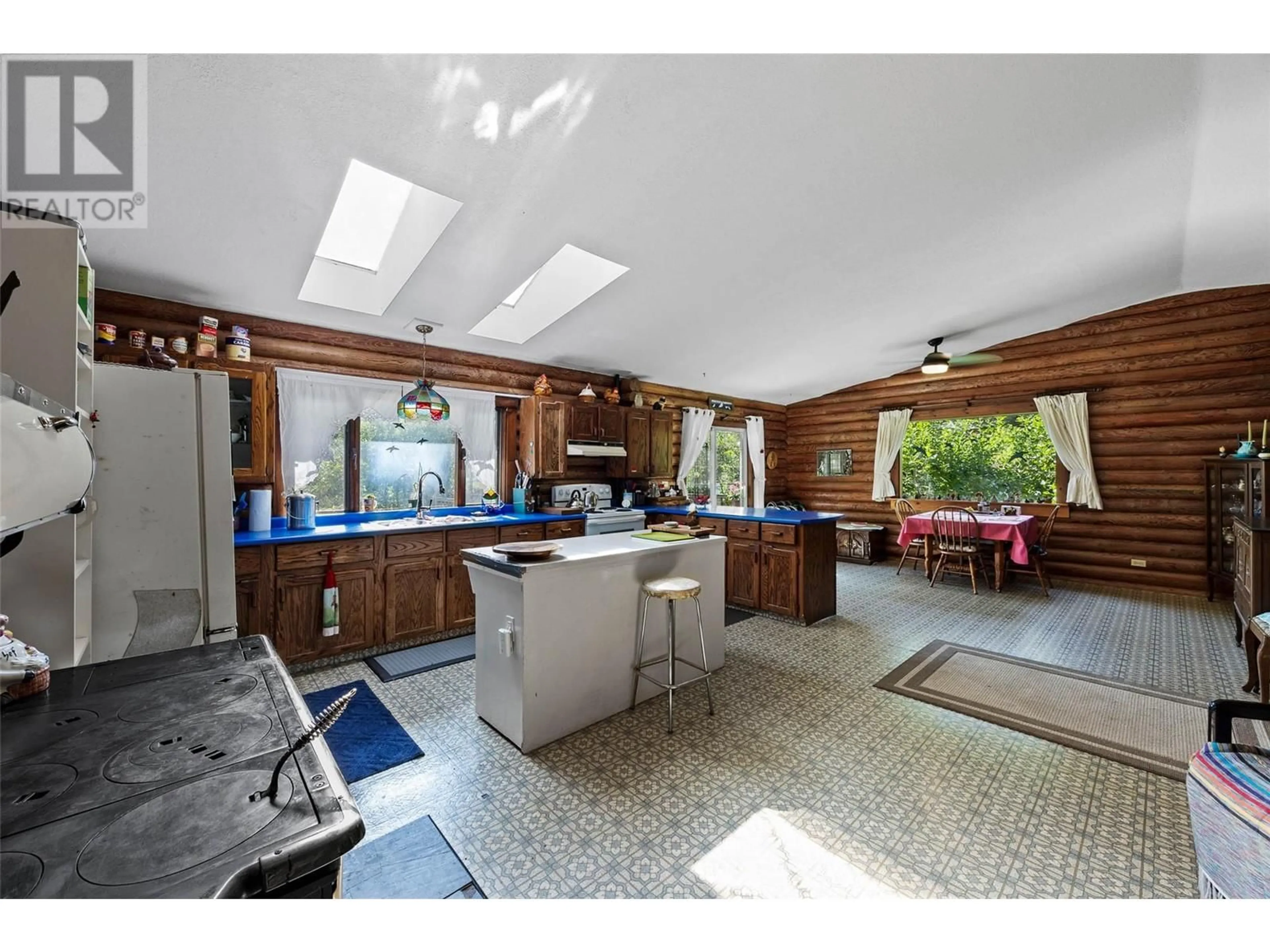 Open concept kitchen, ceramic/tile floor for 8572 YELLOWHEAD HWY S HIGHWAY, Little Fort British Columbia V0E2C0