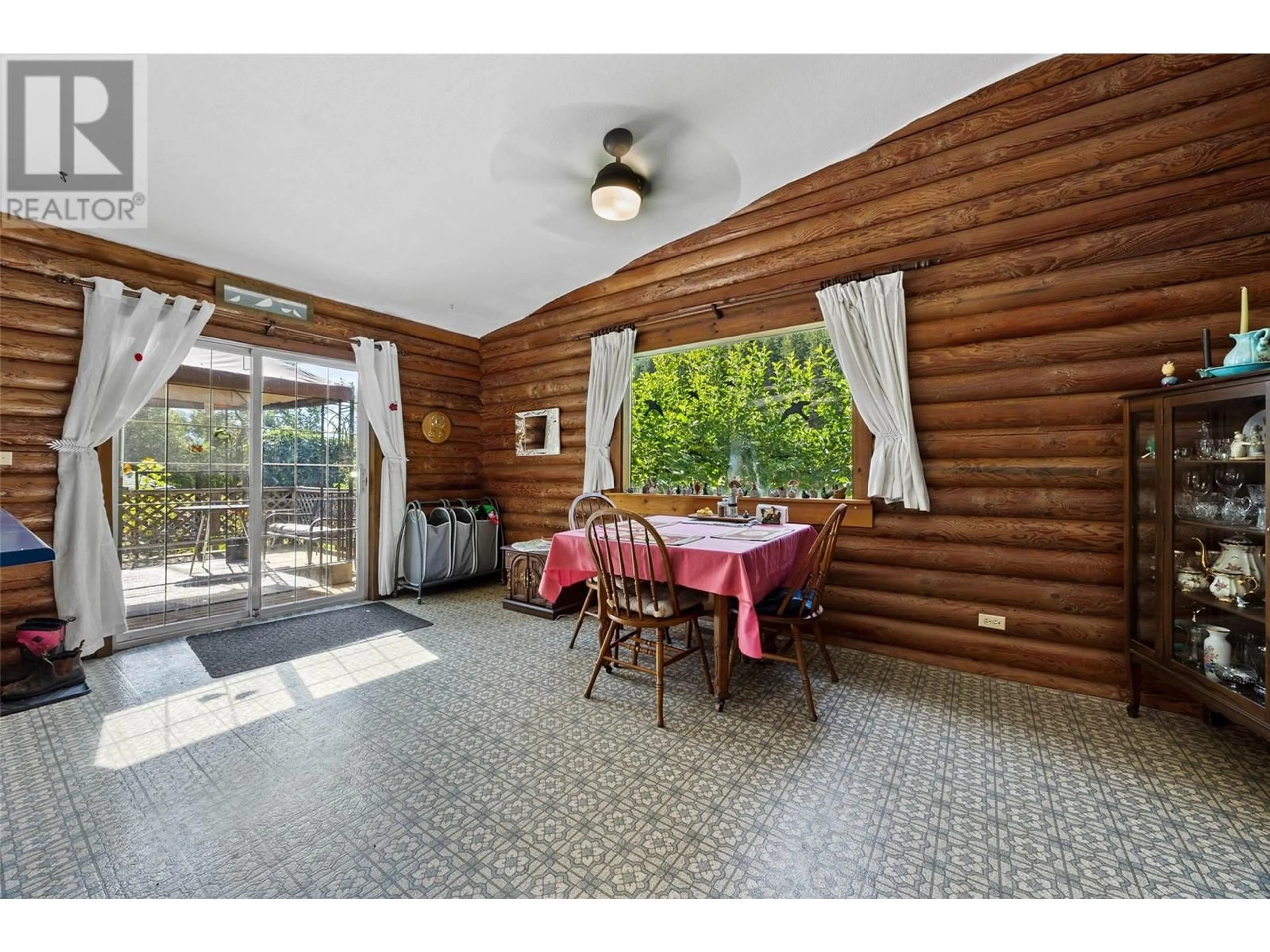 Dining room, ceramic/tile floor for 8572 YELLOWHEAD HWY S HIGHWAY, Little Fort British Columbia V0E2C0