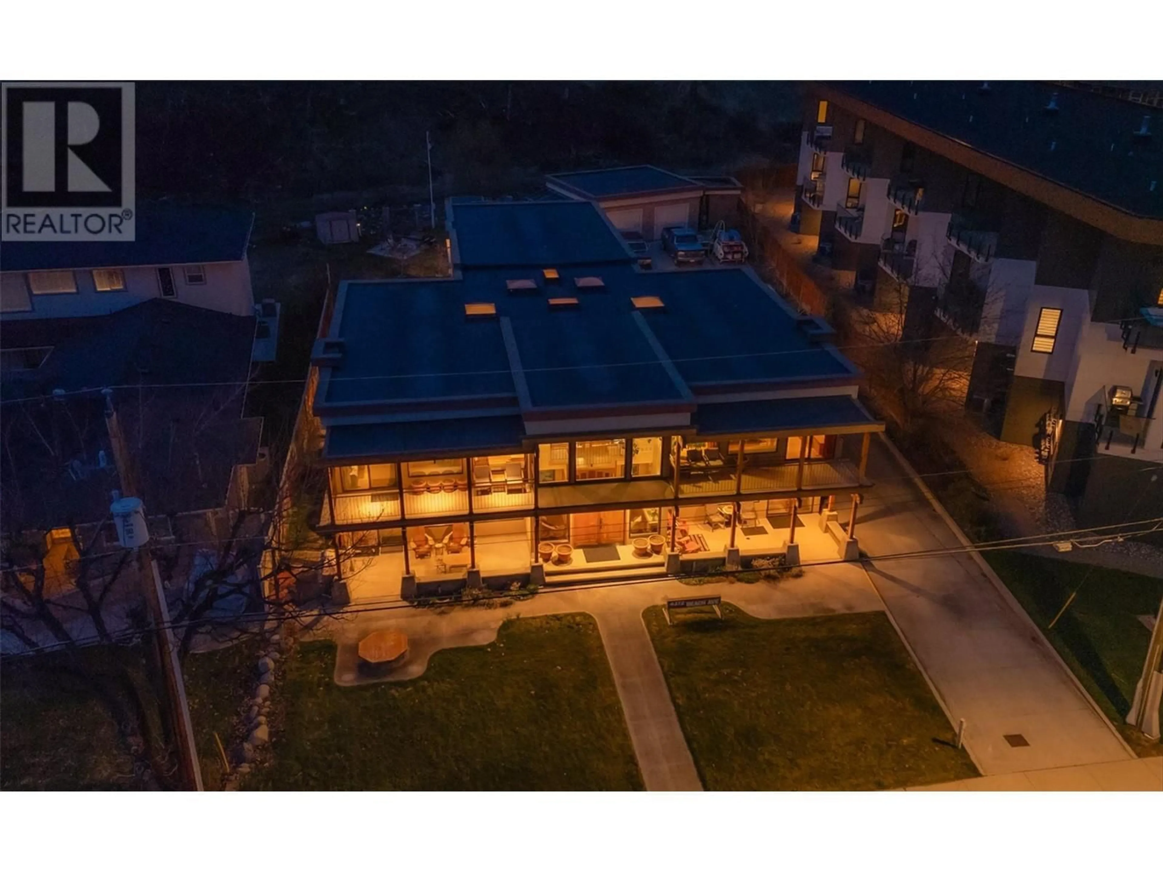 A pic from outside/outdoor area/front of a property/back of a property/a pic from drone, building for 4372 BEACH AVENUE, Peachland British Columbia V0H1X6