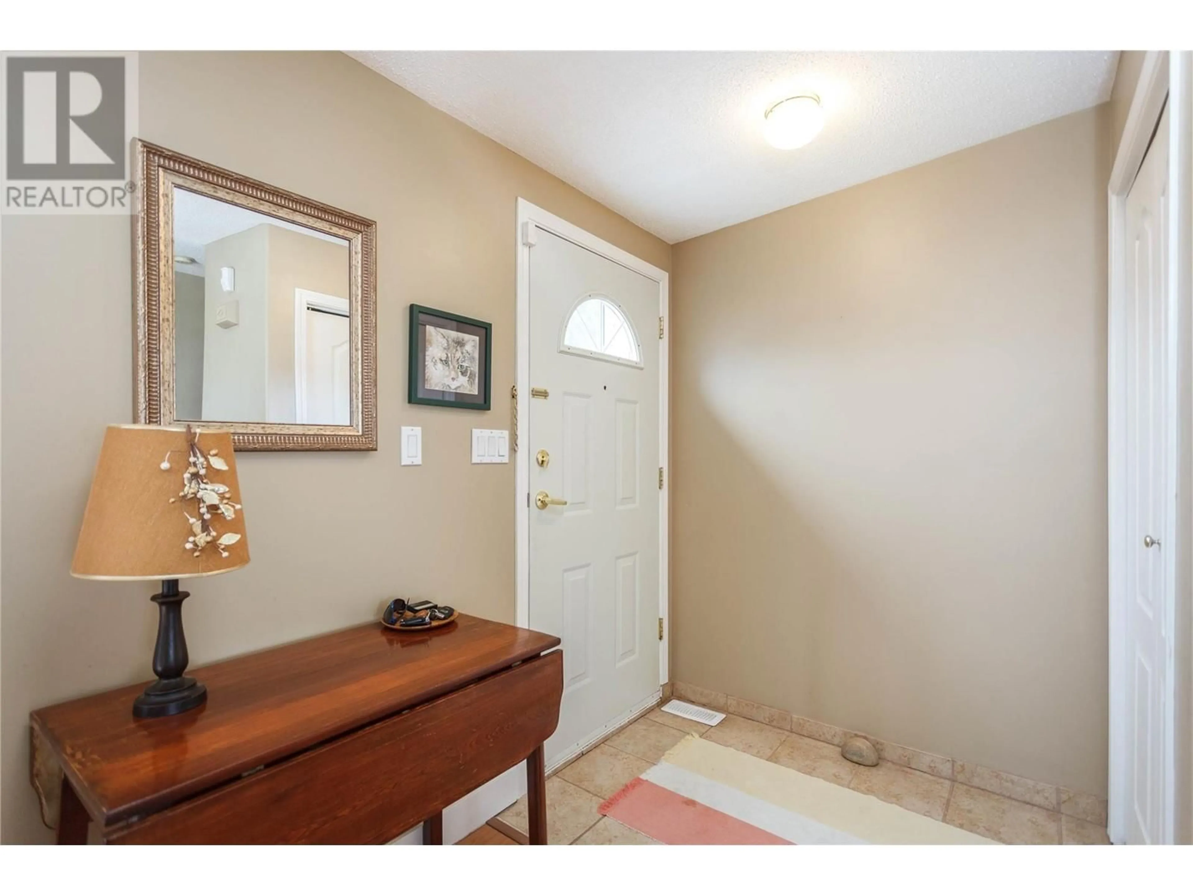 Indoor entryway for 17 - 6688 TRONSON ROAD, Vernon British Columbia V1H1R9