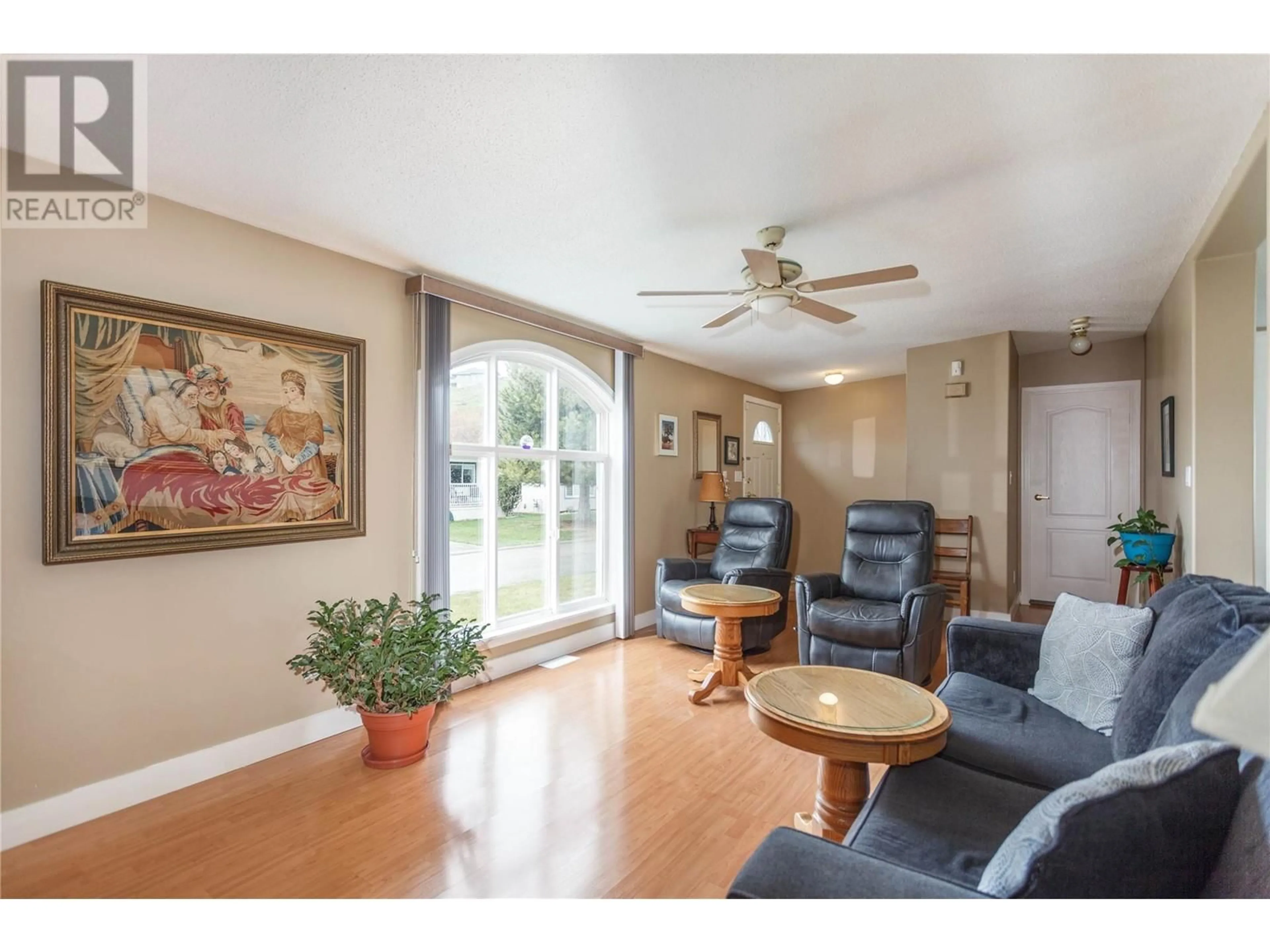 Living room with furniture, unknown for 17 - 6688 TRONSON ROAD, Vernon British Columbia V1H1R9