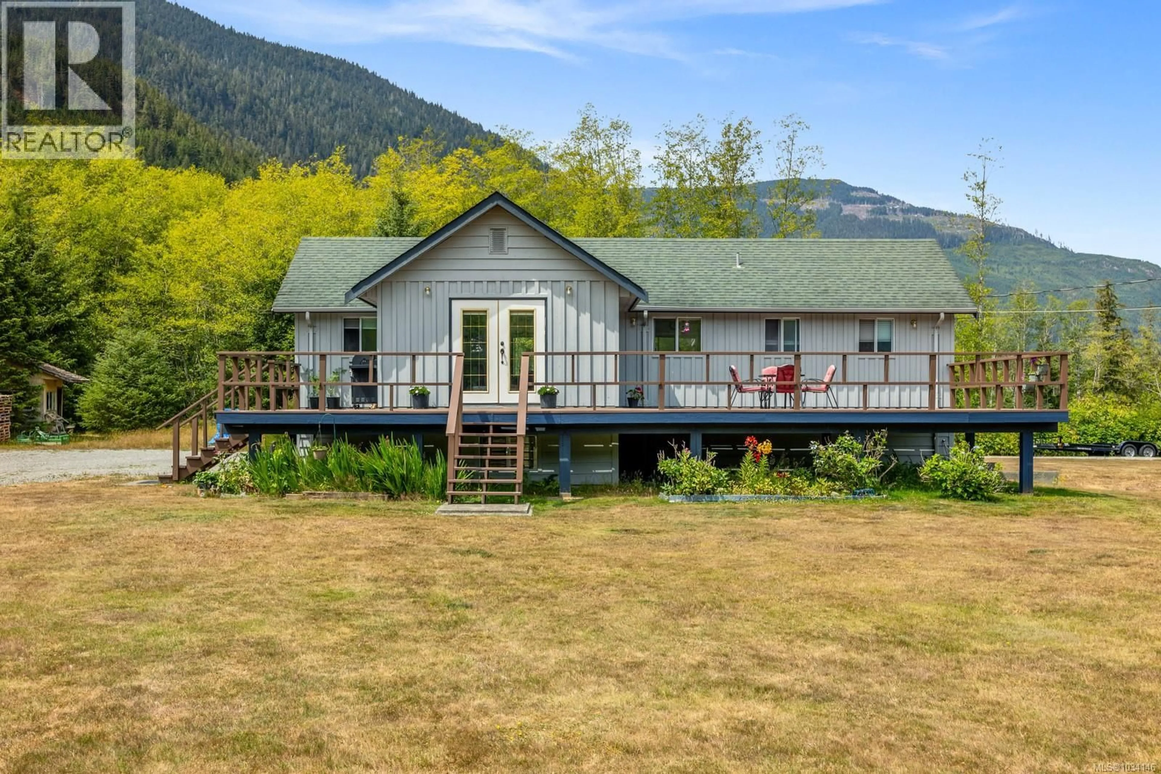A pic from outside/outdoor area/front of a property/back of a property/a pic from drone, mountain view for 843 SAYWARD ROAD, Sayward British Columbia V0P1R0