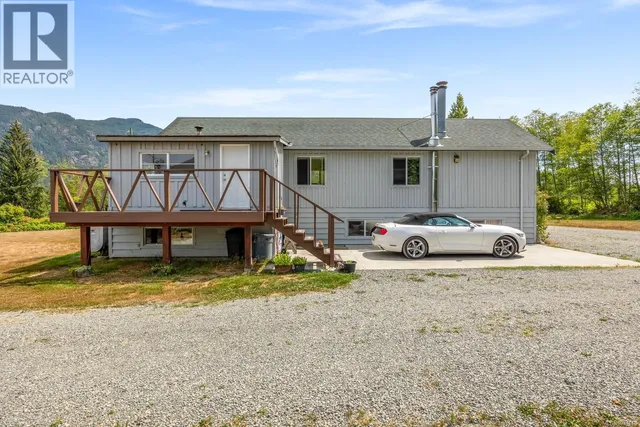 843 SAYWARD ROAD, Sayward 5