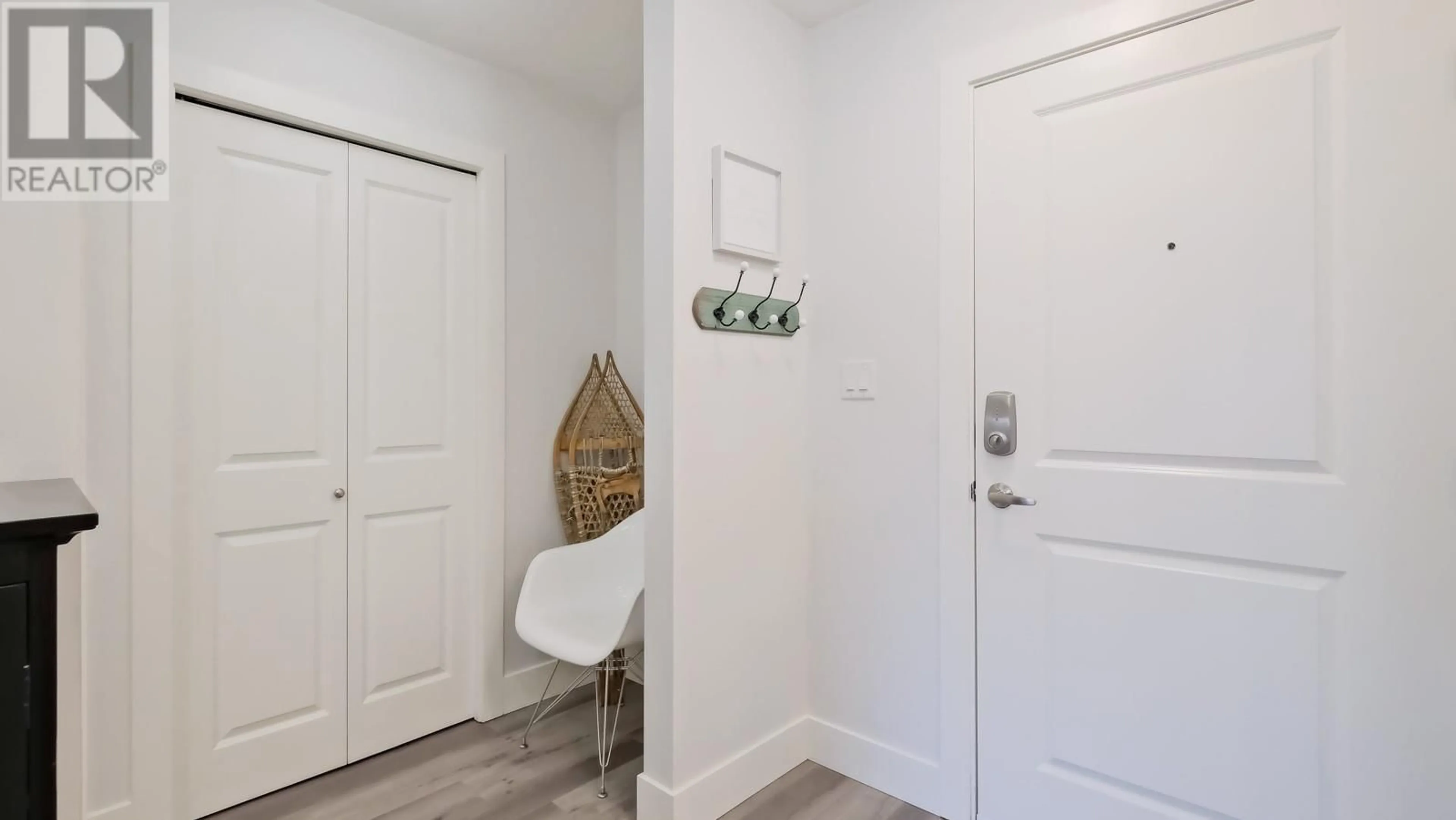 Indoor entryway for 209 - 246 HASTINGS AVENUE, Penticton British Columbia V2A2V6