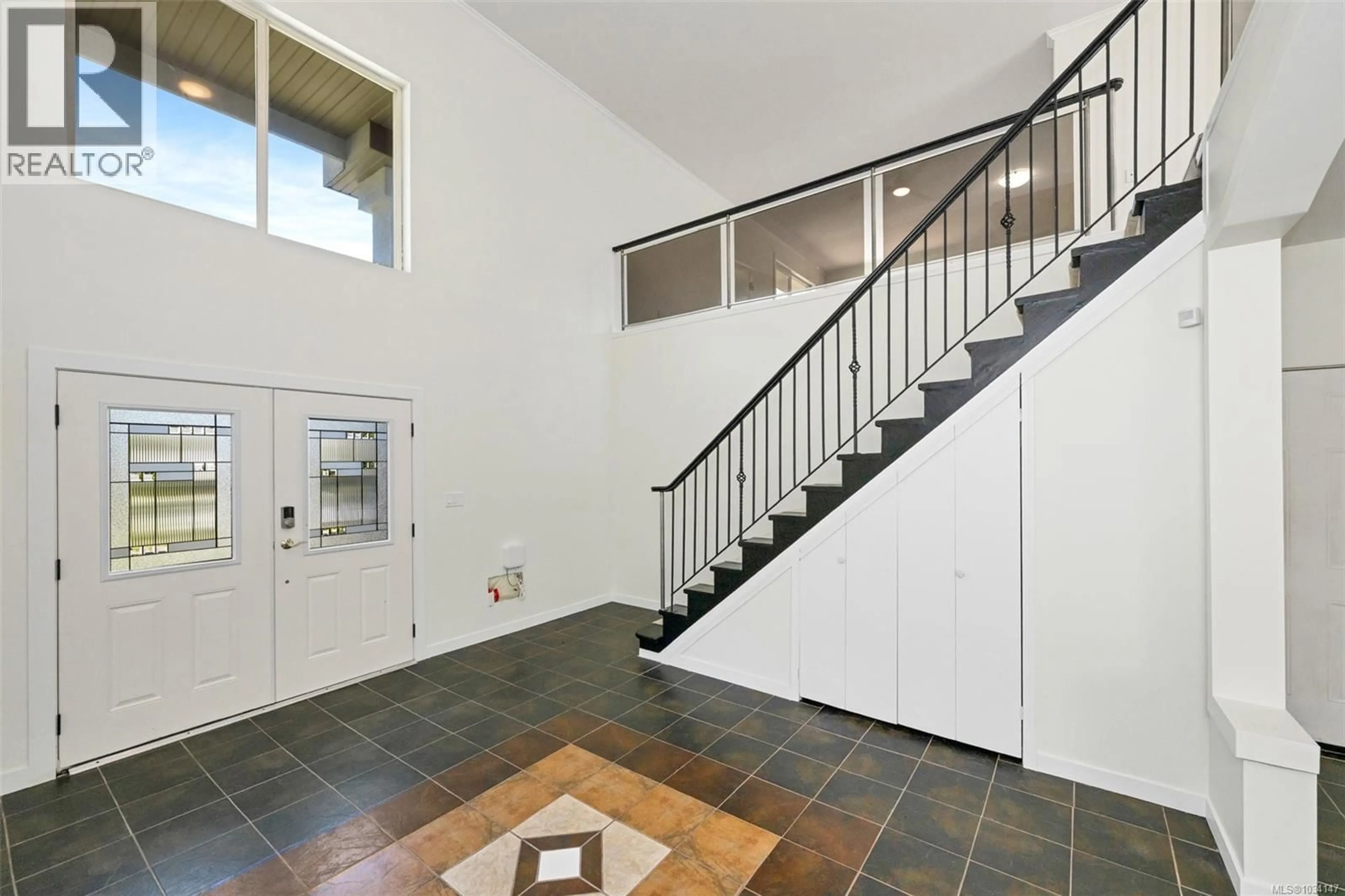 Indoor foyer for 1580 BABINE ROAD, Crofton British Columbia V0R1R0