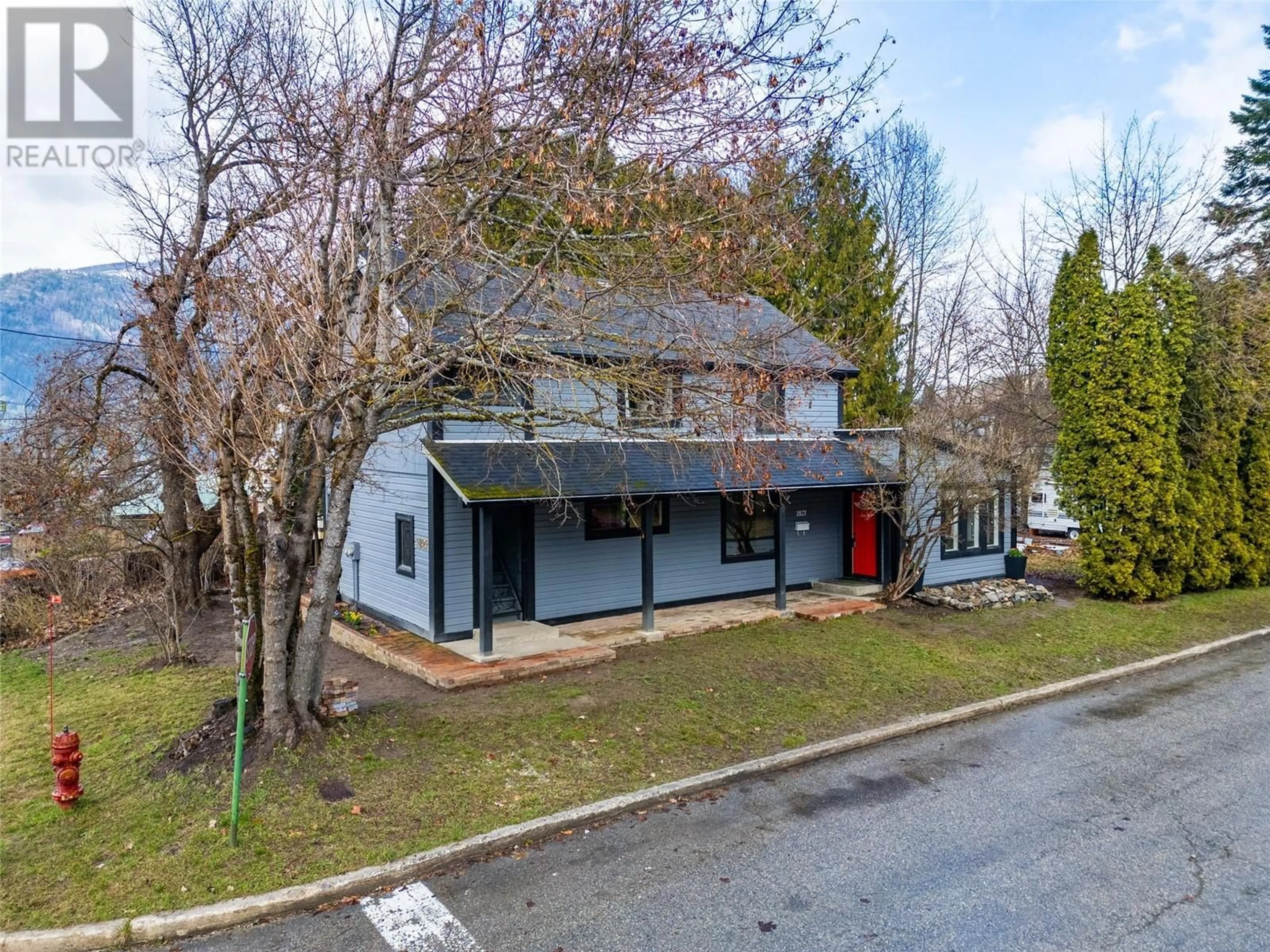 A pic from outside/outdoor area/front of a property/back of a property/a pic from drone, street for 1821 FALLS STREET, Nelson British Columbia V1L1K1