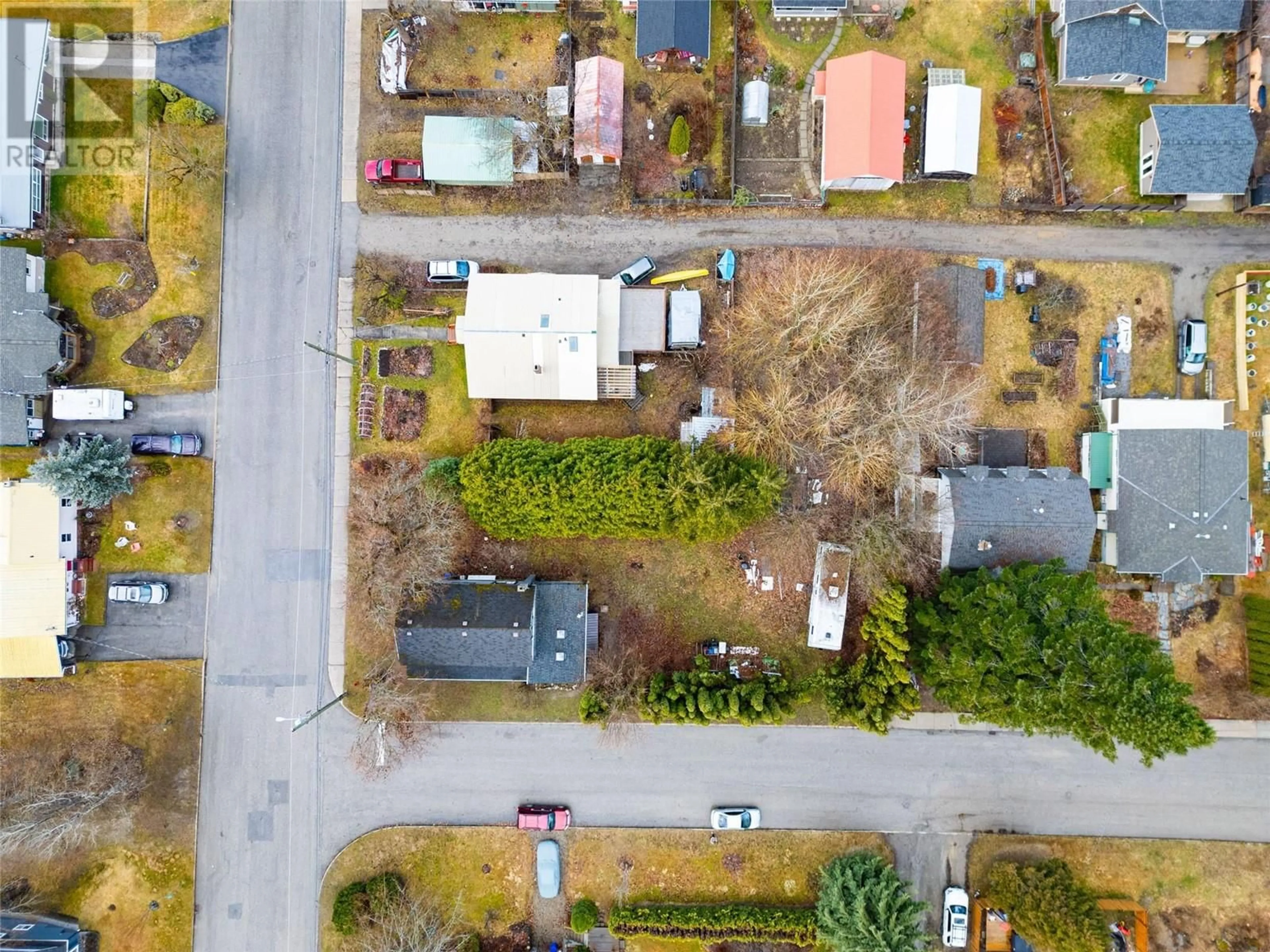 A pic from outside/outdoor area/front of a property/back of a property/a pic from drone, street for 1821 FALLS STREET, Nelson British Columbia V1L1K1