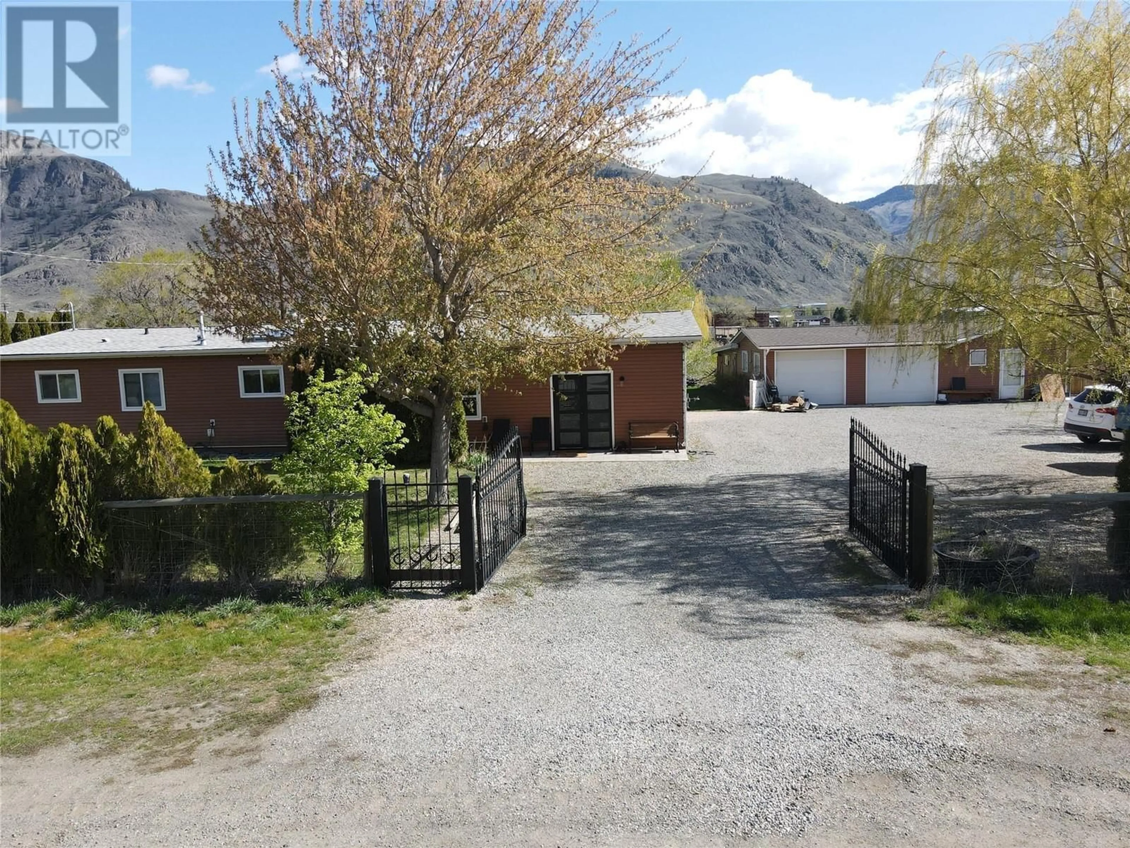 A pic from outside/outdoor area/front of a property/back of a property/a pic from drone, mountain view for 2234 NEWTON ROAD, Cawston British Columbia V0X1C1