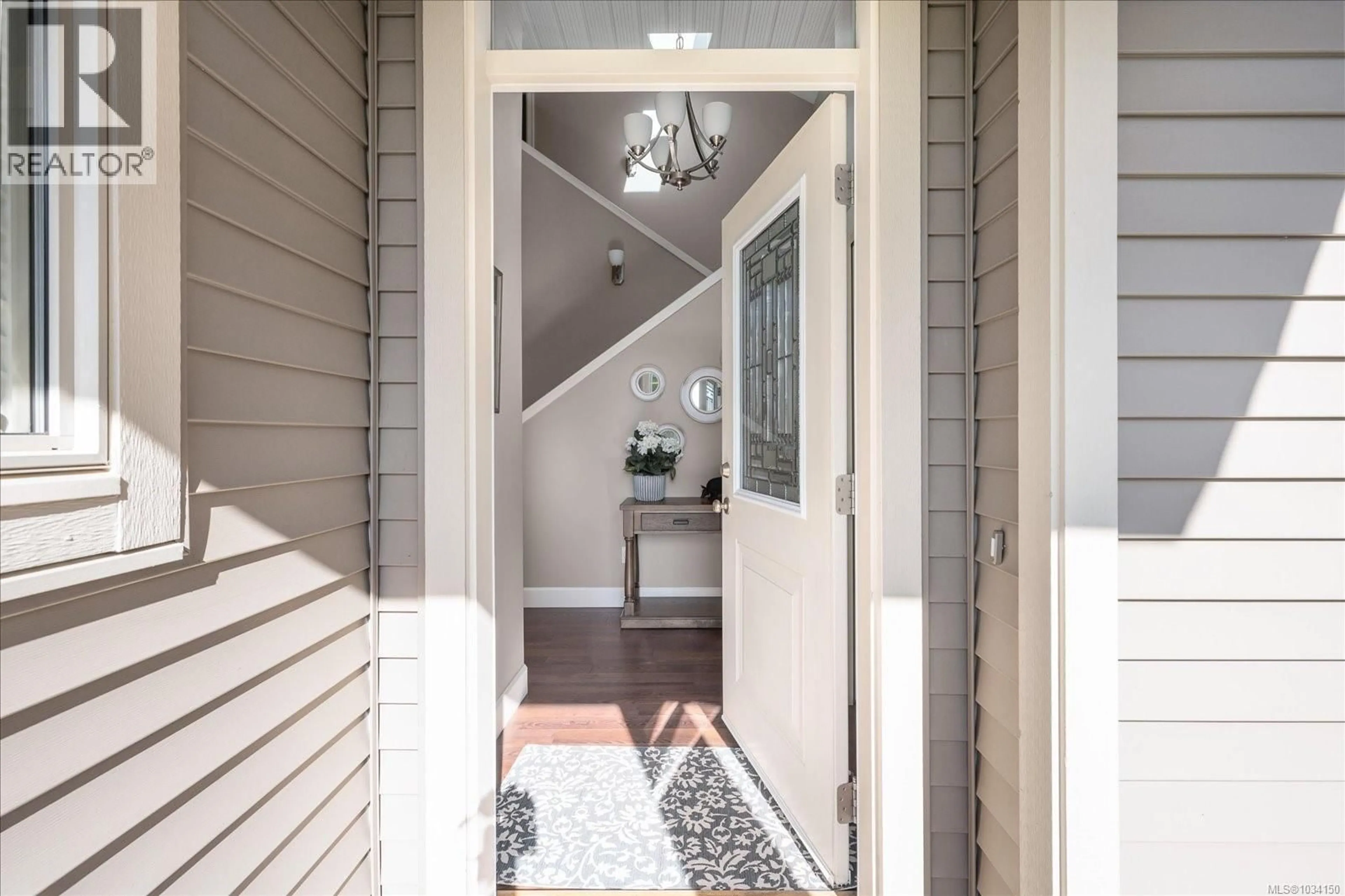 Indoor entryway for 101 - 5934 KADEN PLACE, Nanaimo British Columbia V9T0B5