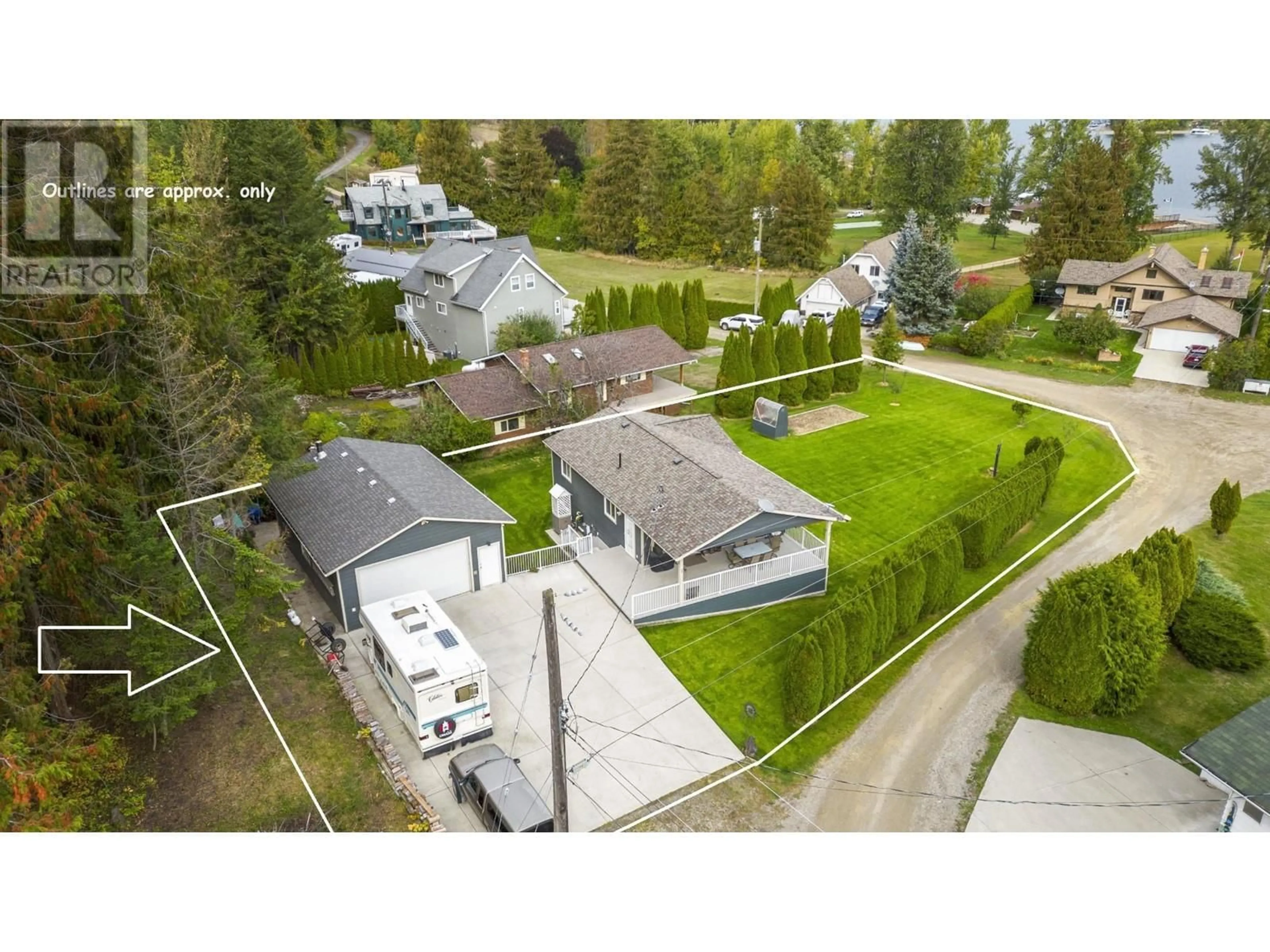 A pic from outside/outdoor area/front of a property/back of a property/a pic from drone, street for 17 - 8758 HOLDING ROAD, Adams Lake British Columbia V0E1M2