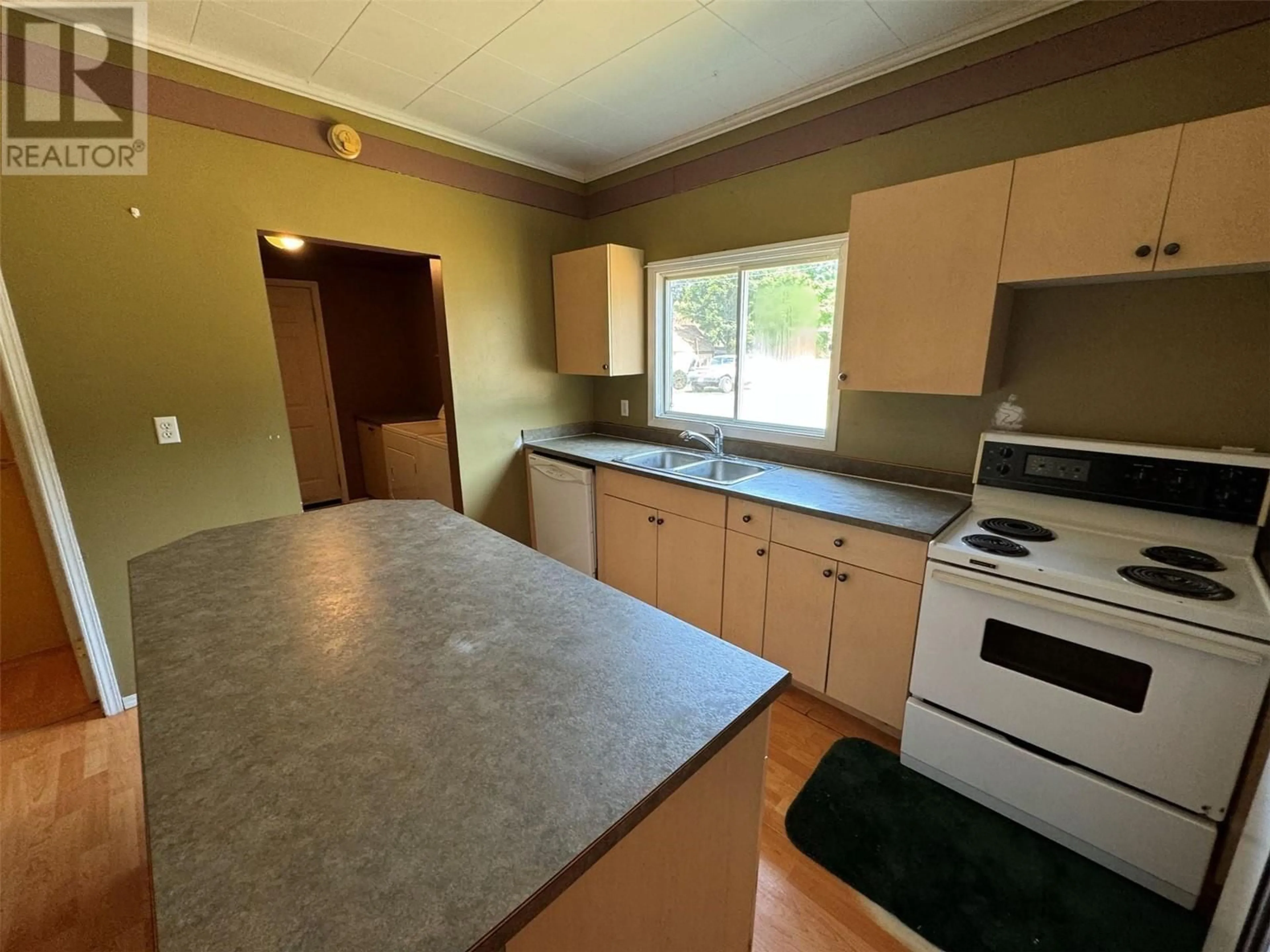 Standard kitchen, unknown for 7687 RIVERSIDE DRIVE, Grand Forks British Columbia V0H1H0