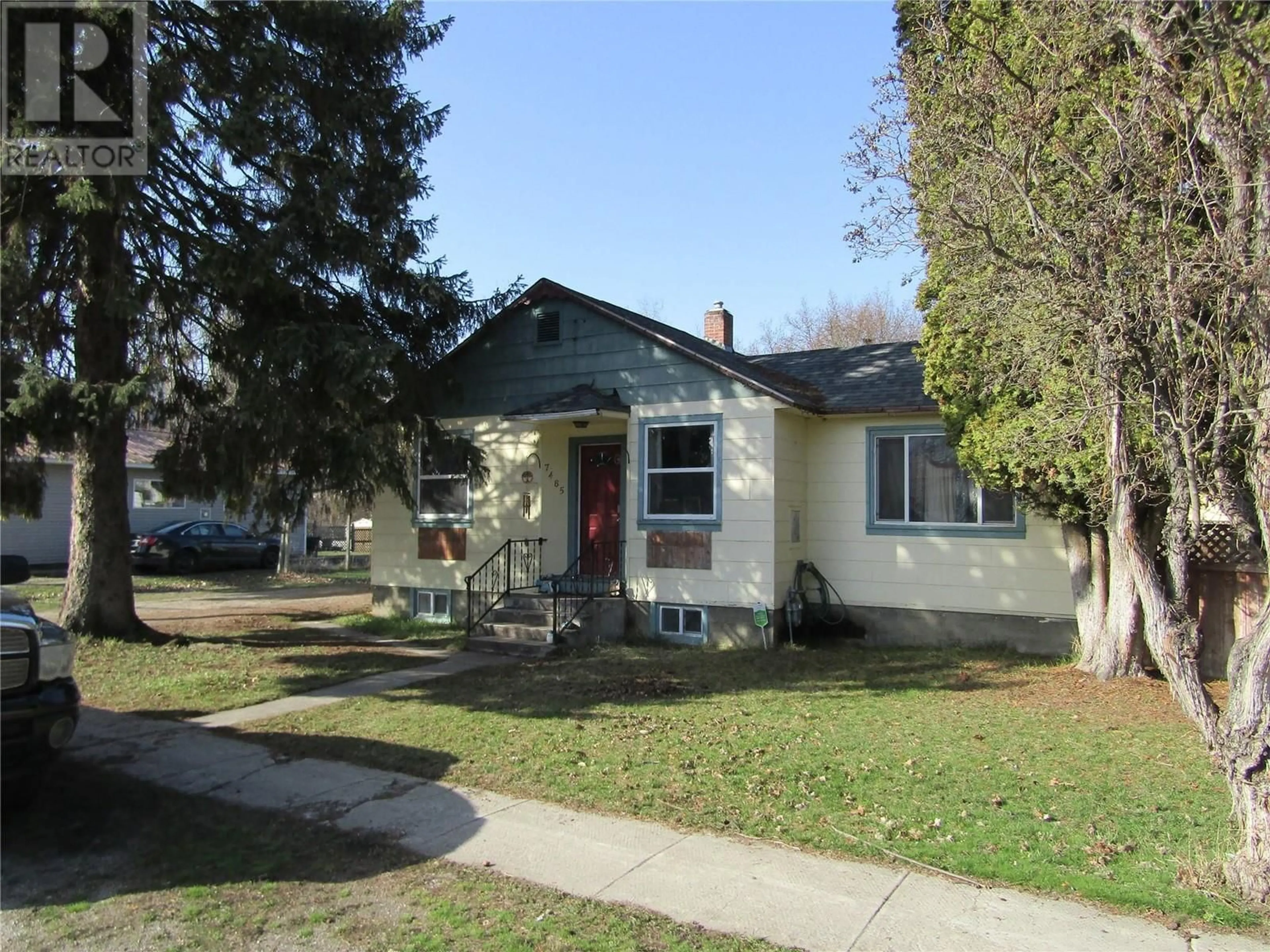 Home with vinyl exterior material, street for 7485 7TH STREET, Grand Forks British Columbia V0H1H0