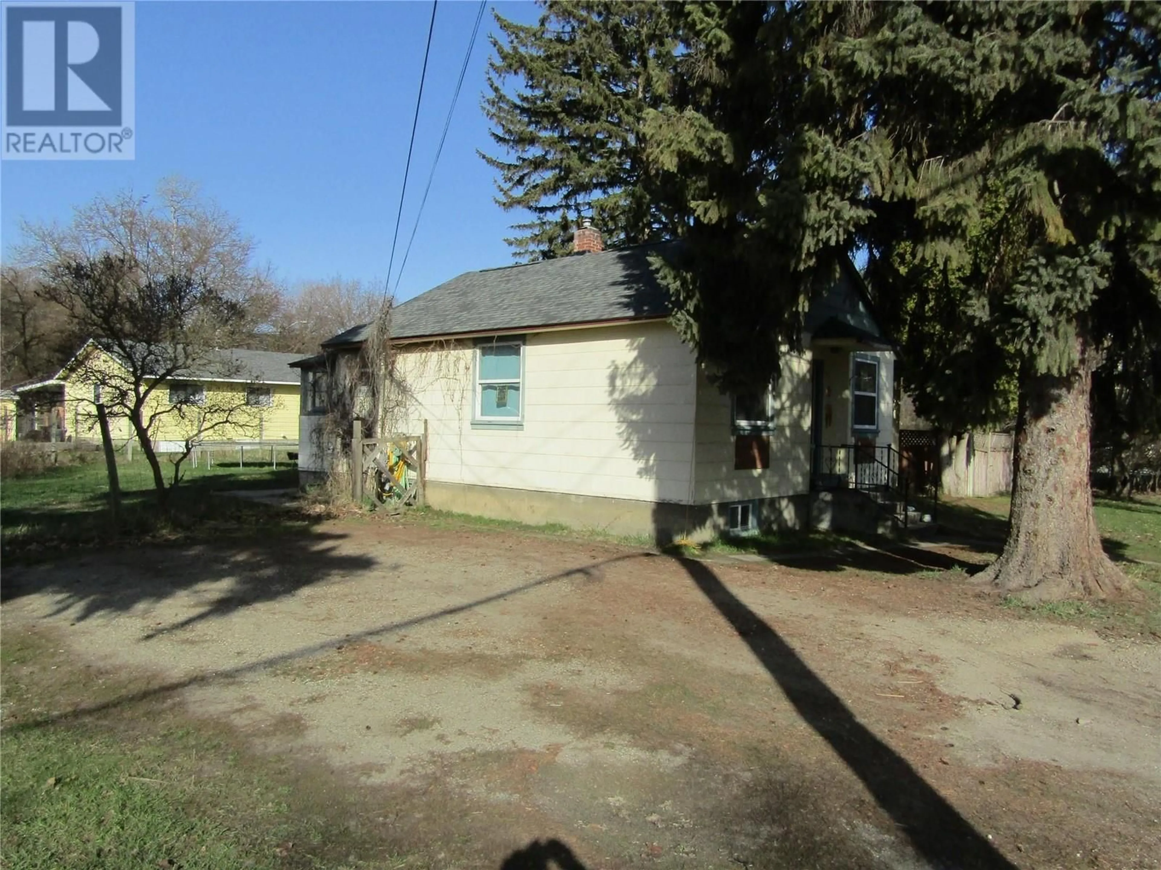 A pic from outside/outdoor area/front of a property/back of a property/a pic from drone, street for 7485 7TH STREET, Grand Forks British Columbia V0H1H0