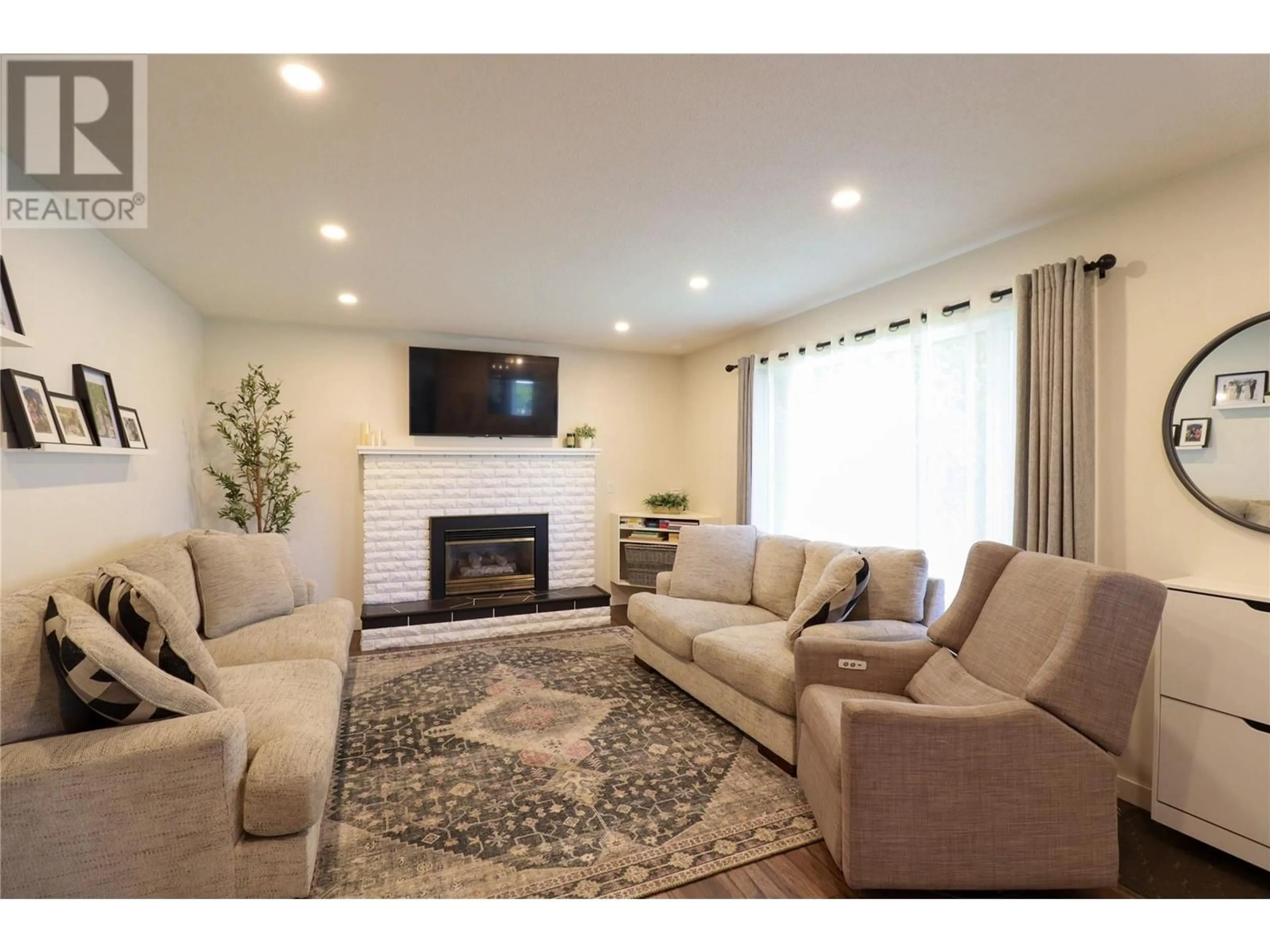 Living room with furniture, unknown for 158 PARMLEY PLACE, Penticton British Columbia V2A7G4
