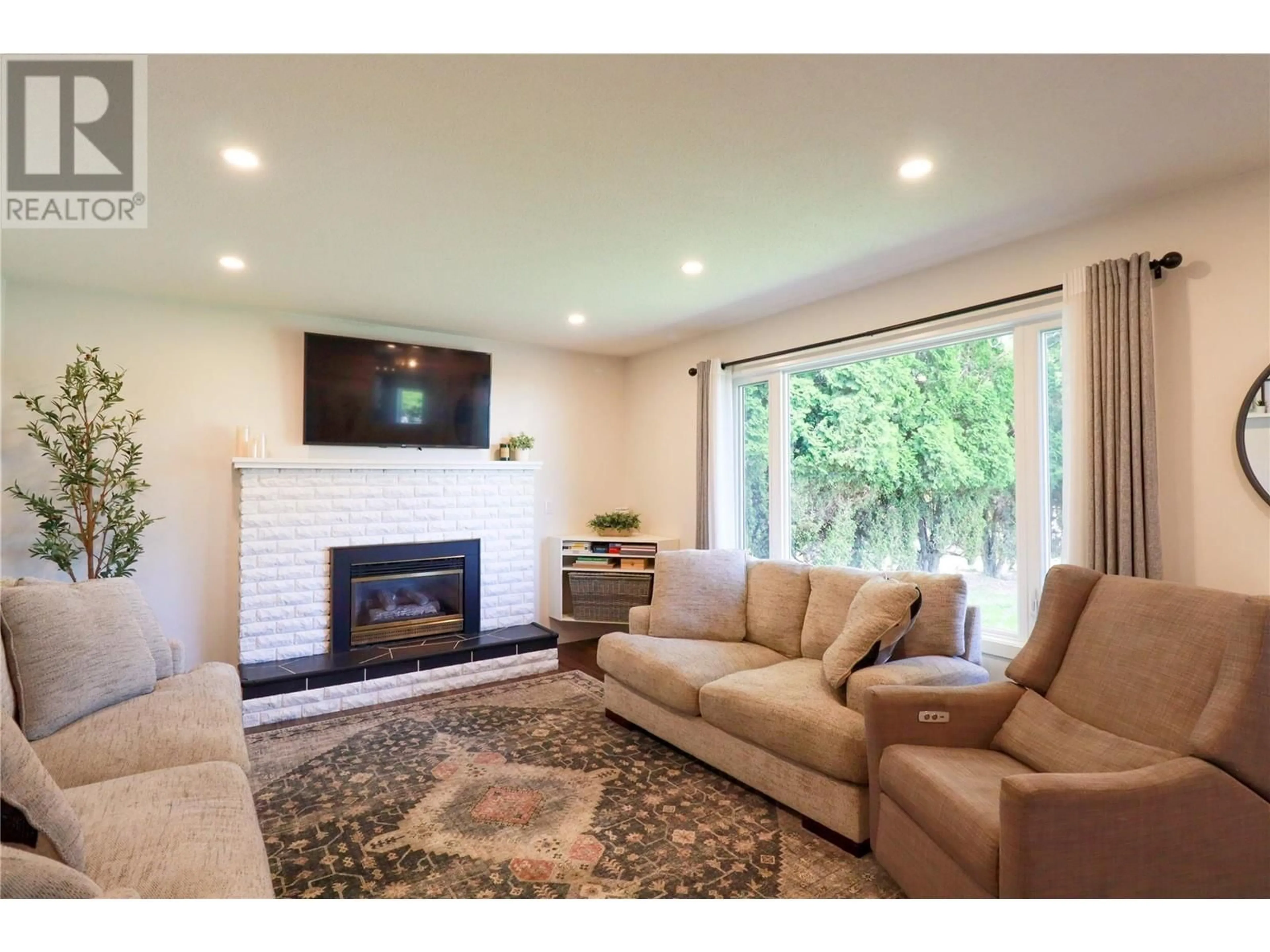 Living room with furniture, unknown for 158 PARMLEY PLACE, Penticton British Columbia V2A7G4
