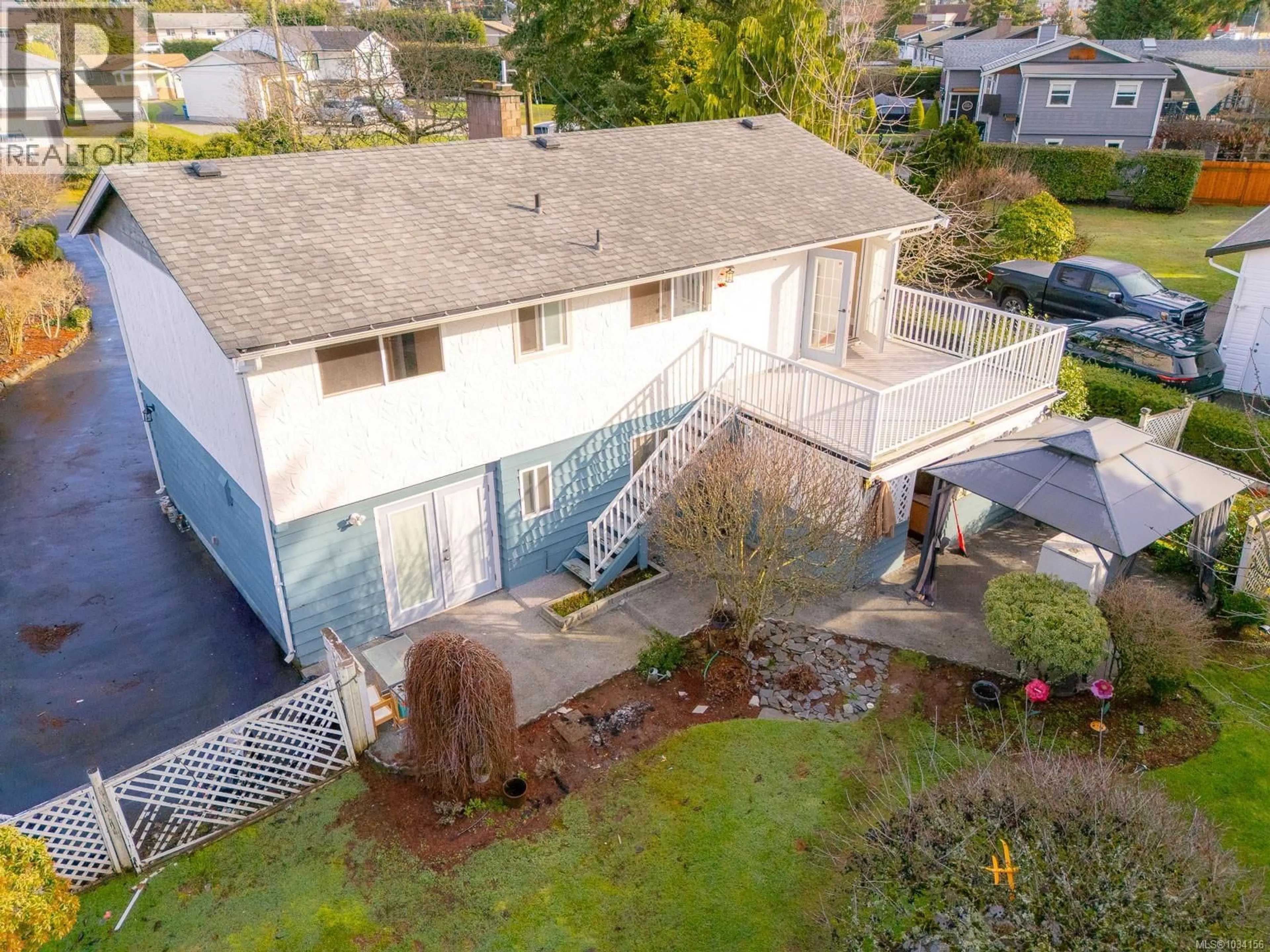A pic from outside/outdoor area/front of a property/back of a property/a pic from drone, street for 5173 SOMERSET DRIVE, Nanaimo British Columbia V9T2K5