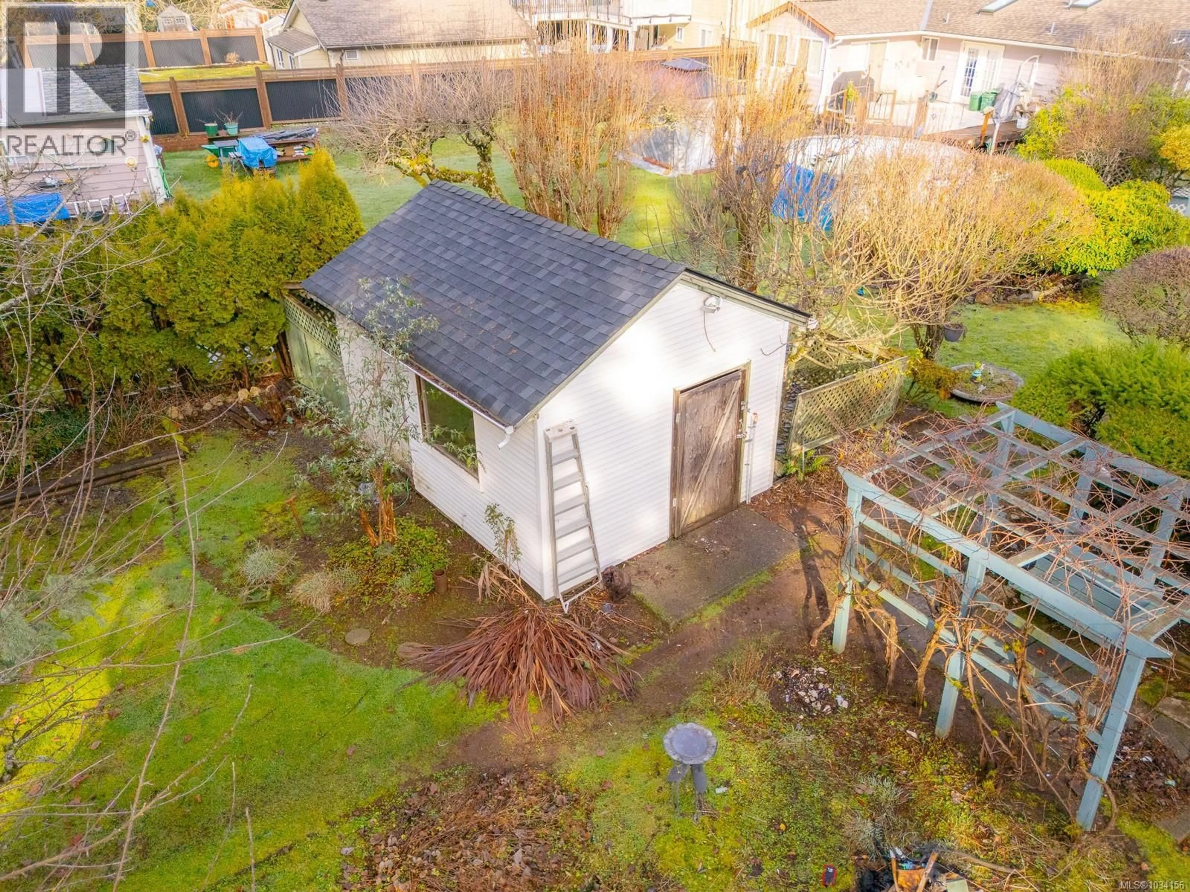 A pic from outside/outdoor area/front of a property/back of a property/a pic from drone, building for 5173 SOMERSET DRIVE, Nanaimo British Columbia V9T2K5