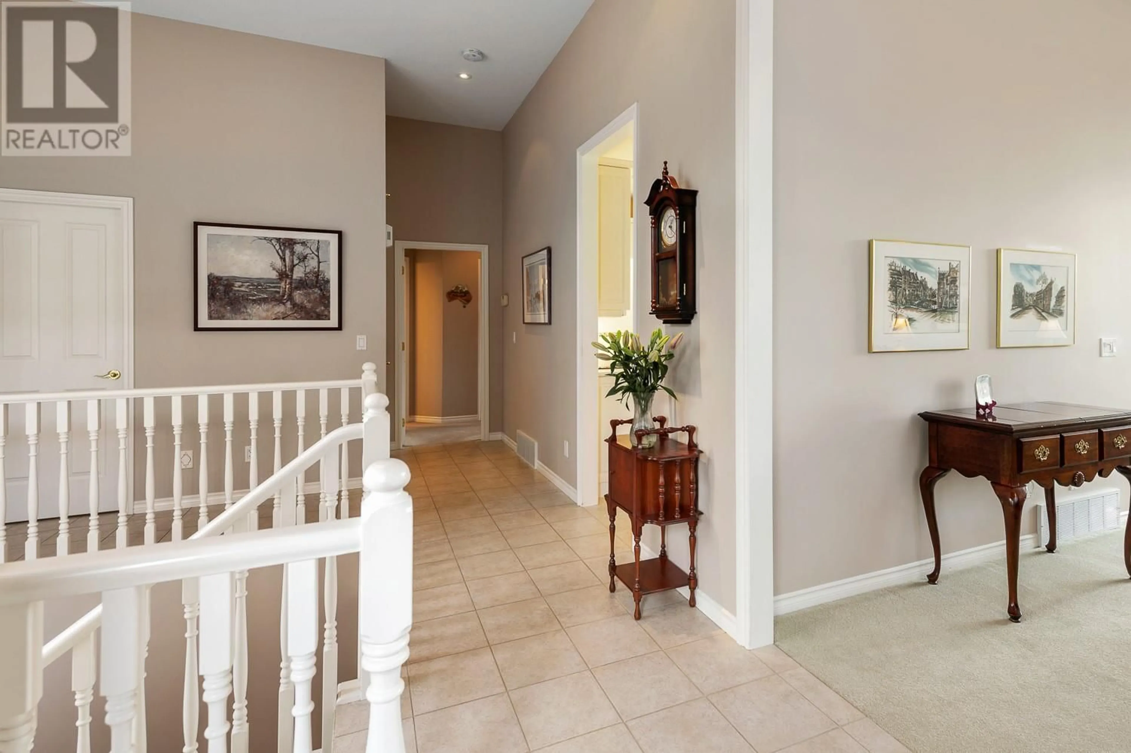 Indoor foyer for 8 - 3800 GALLAGHERS PINNACLE WAY, Kelowna British Columbia V1W3Z8