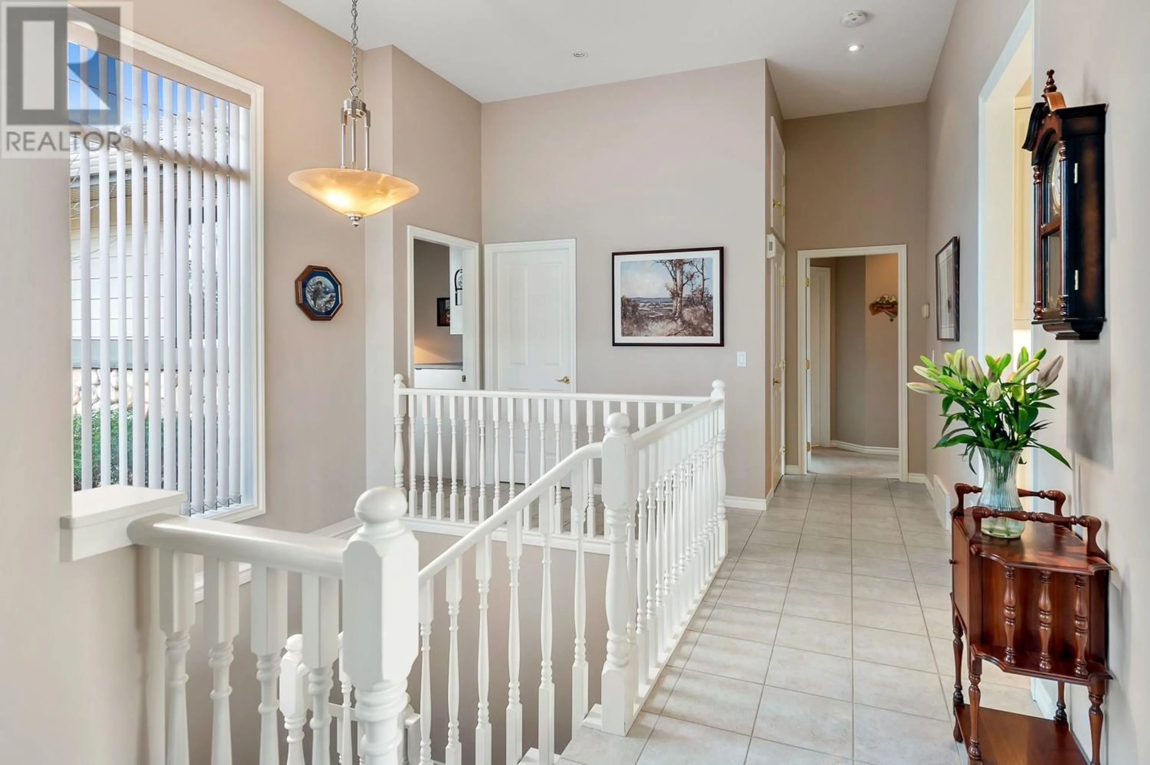 Indoor foyer for 8 - 3800 GALLAGHERS PINNACLE WAY, Kelowna British Columbia V1W3Z8