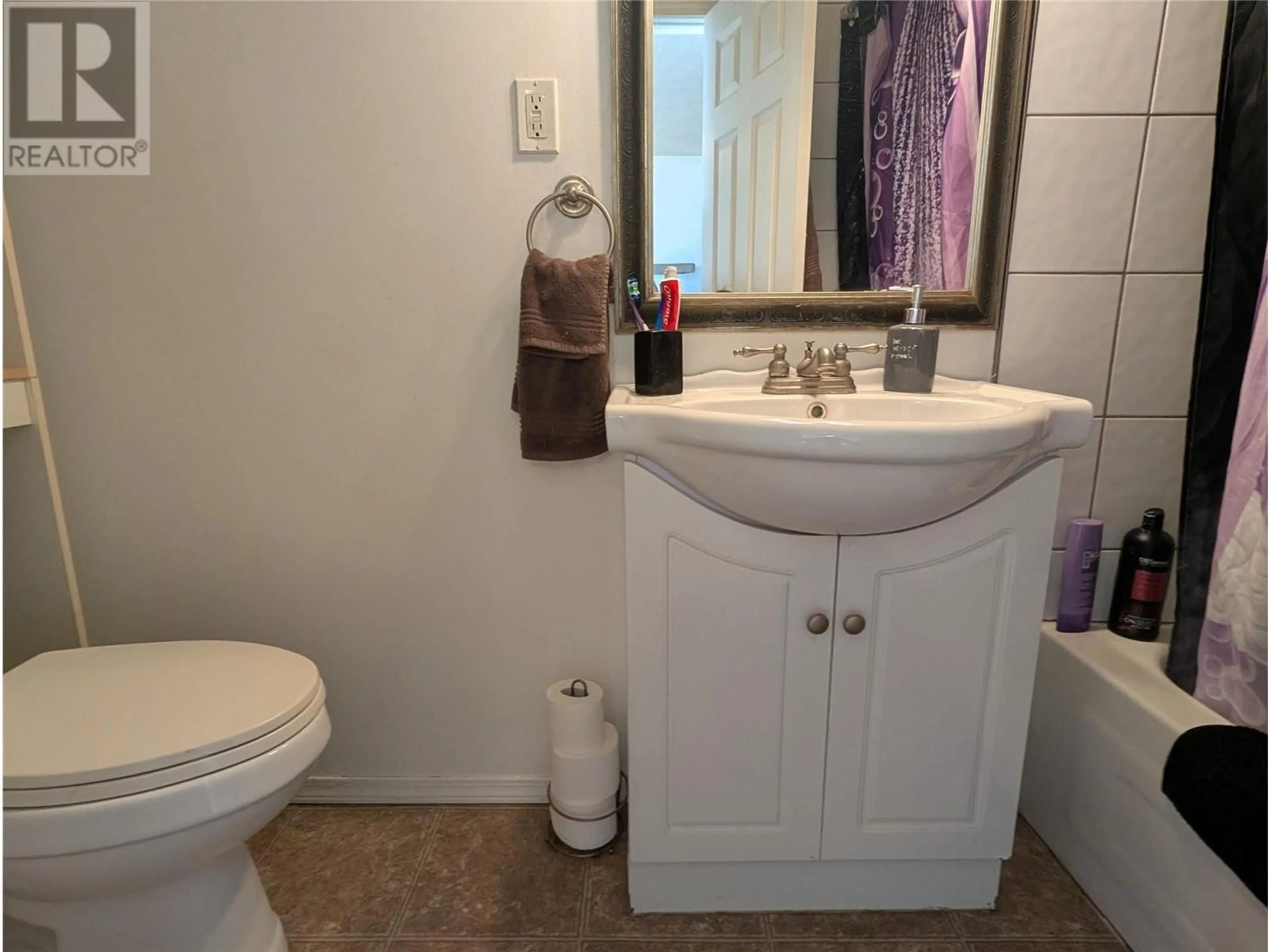 Standard bathroom, unknown for 713 99 AVENUE, Dawson Creek British Columbia V1G1T5