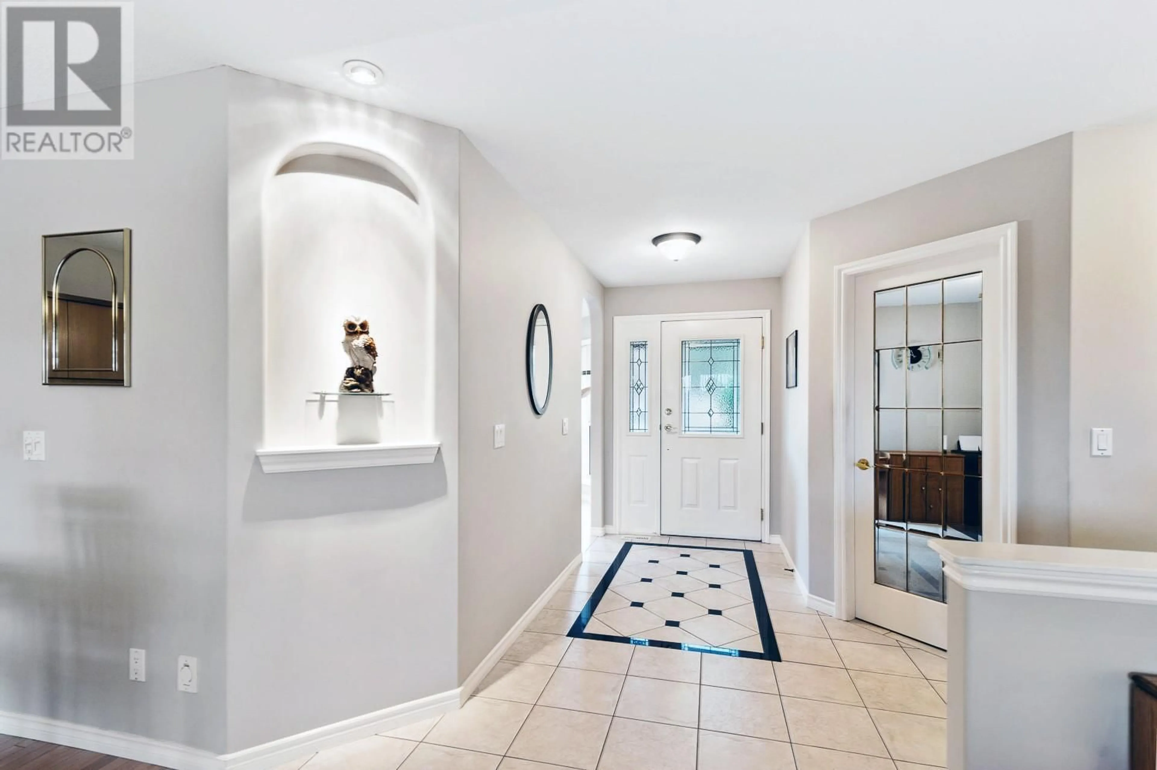 Indoor entryway for 3964 GALLAGHERS PARKWAY, Kelowna British Columbia V1W3Z8