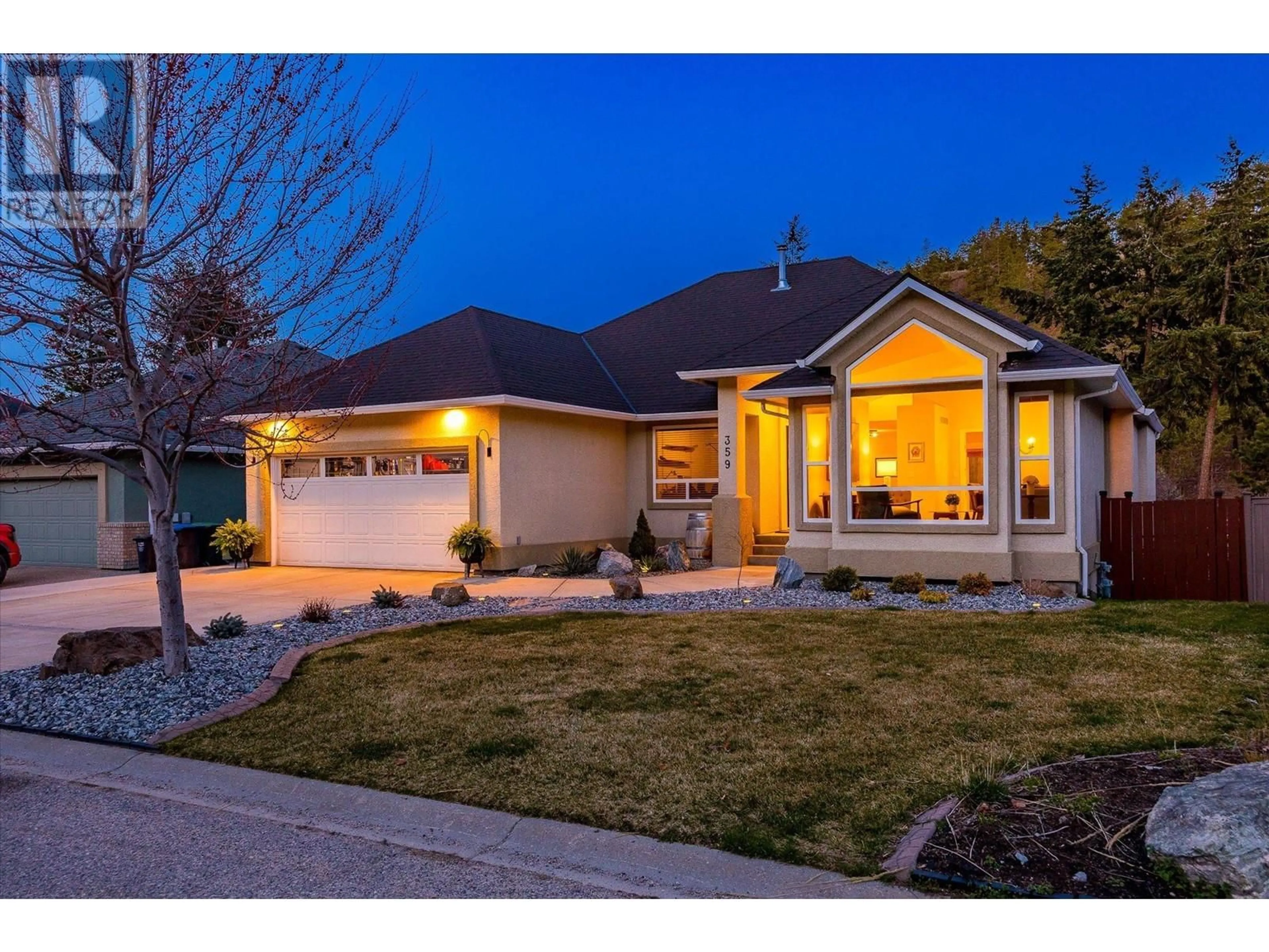 Home with vinyl exterior material, street for 359 WOODPARK CRESCENT, Kelowna British Columbia V1V2L1