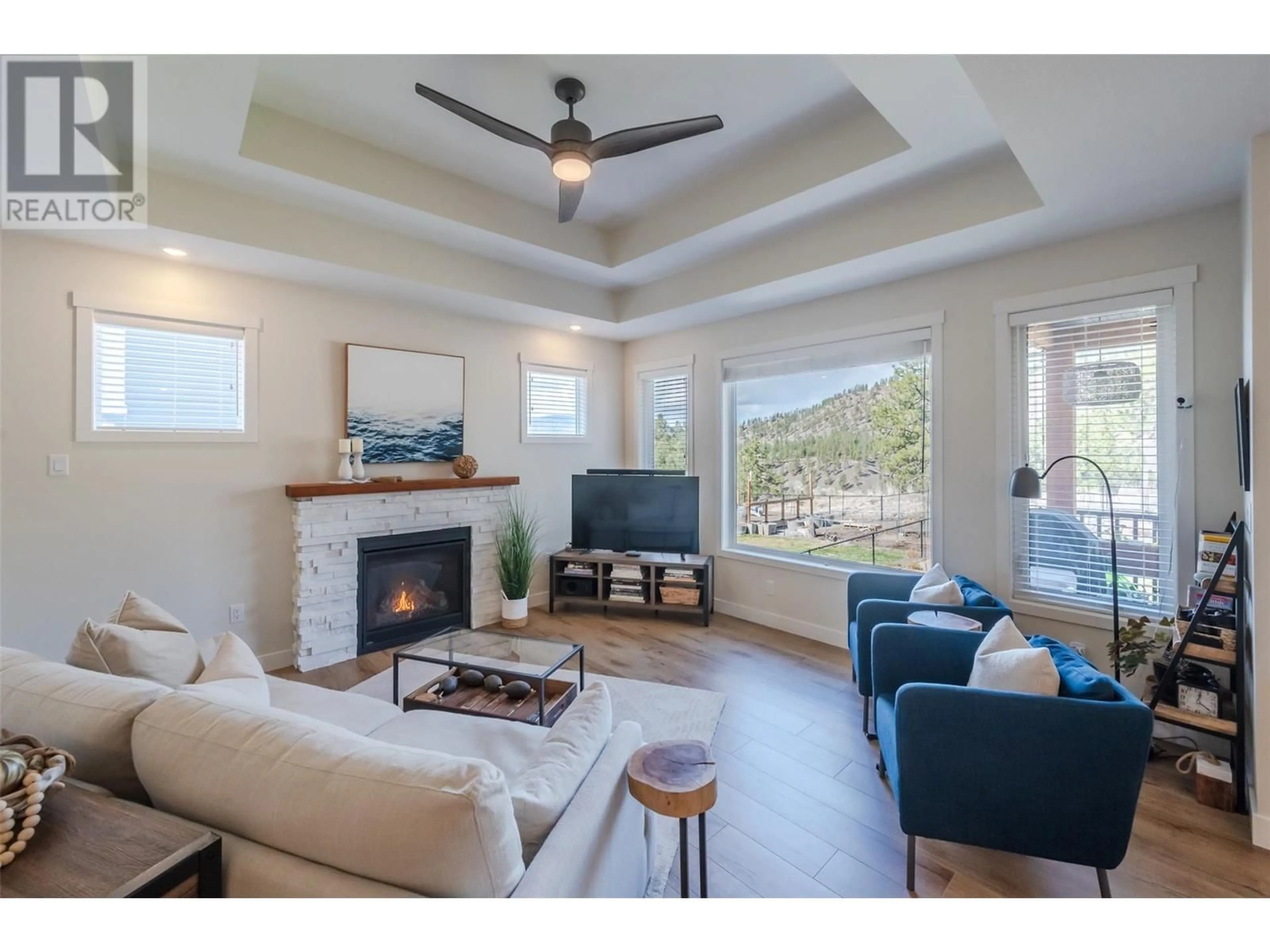 Living room with furniture, unknown for 2101 LAWRENCE AVENUE, Penticton British Columbia V2A9G6