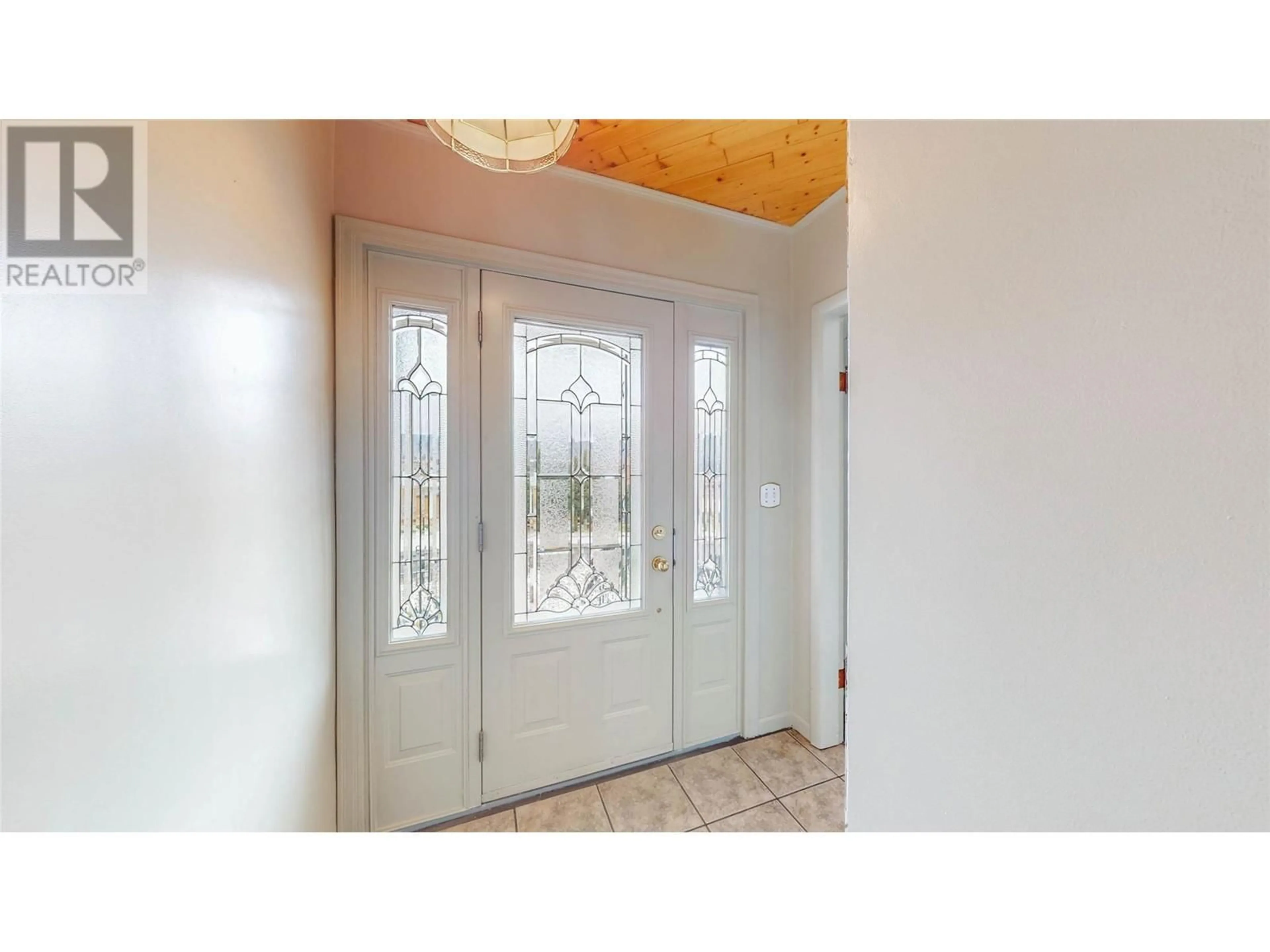 Indoor entryway for 5944 NICOLA STREET, Oliver British Columbia V0H1T0