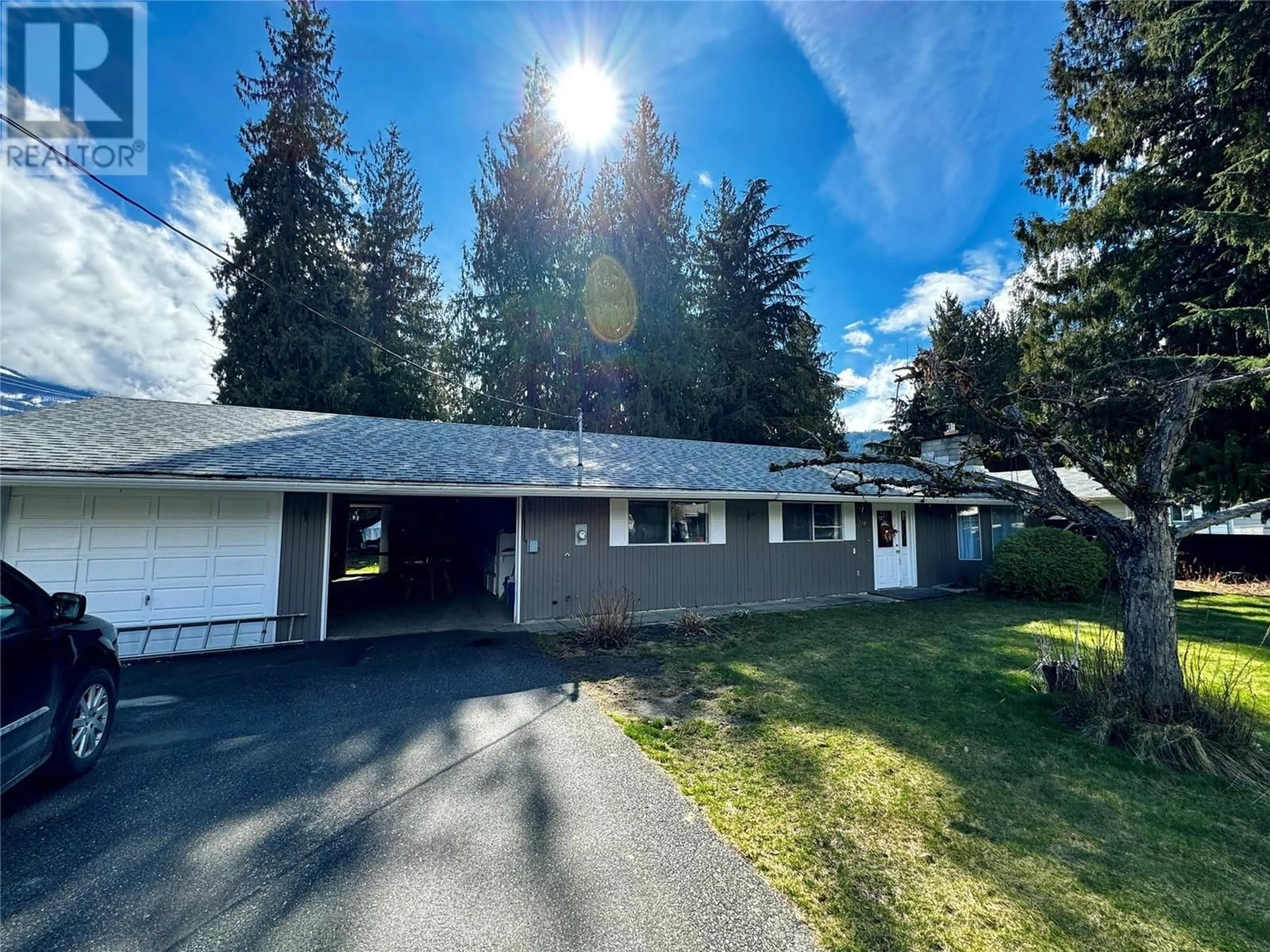 A pic from outside/outdoor area/front of a property/back of a property/a pic from drone, street for 709 SPRUCE STREET, Sicamous British Columbia V0E2V0