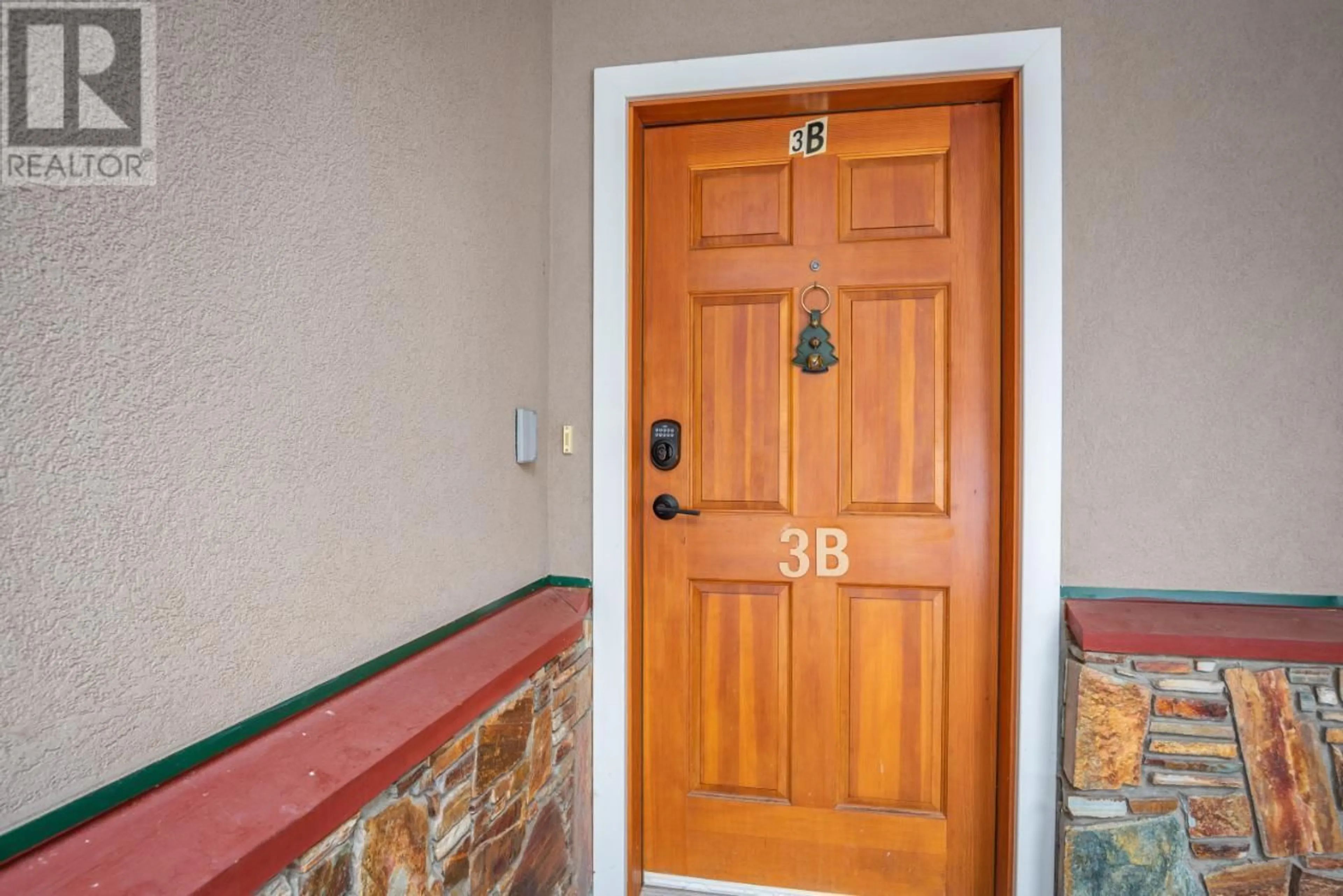 Indoor entryway for B - 1003 MOUNTAIN VIEW ROAD, Rossland British Columbia V0G1Y0